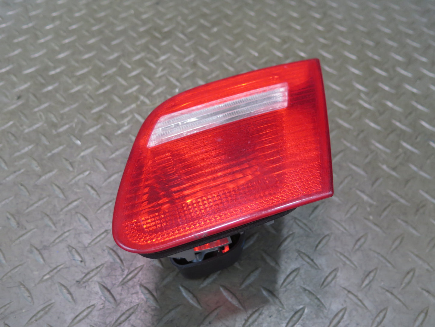 04-06 BMW E46 330ci Conv Rear Right Inner Trunk Lid Tail Light Lamp 7165844 OEM