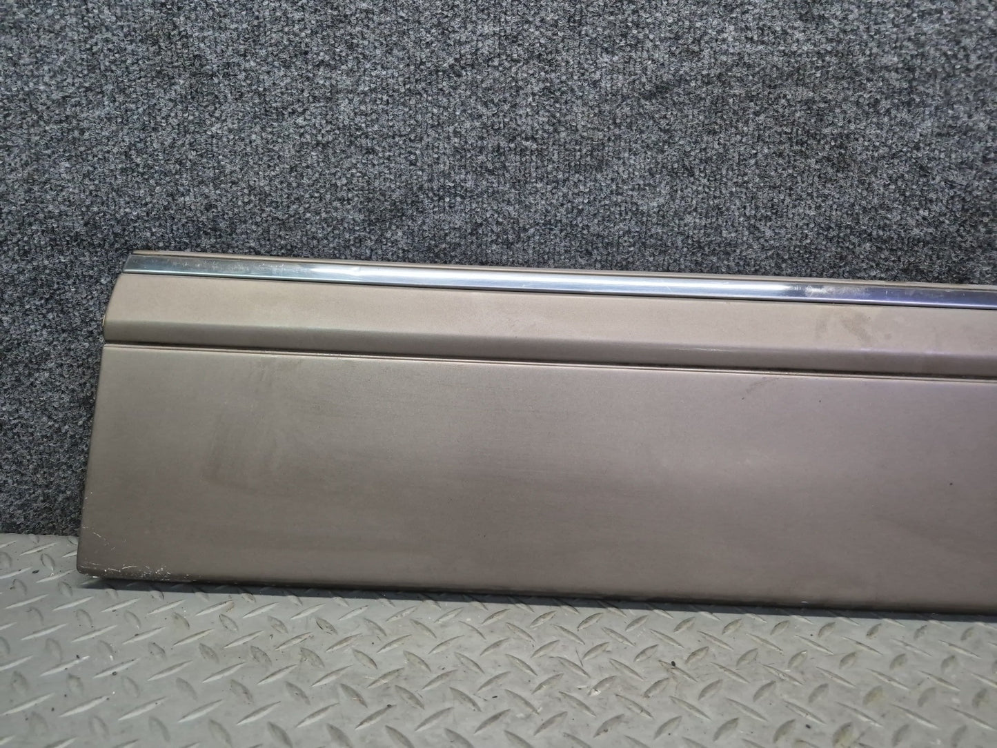 86-91 Mercedes W126 560SEL Sedan Set of 4 Right Fender Door Quarter Molding OEM