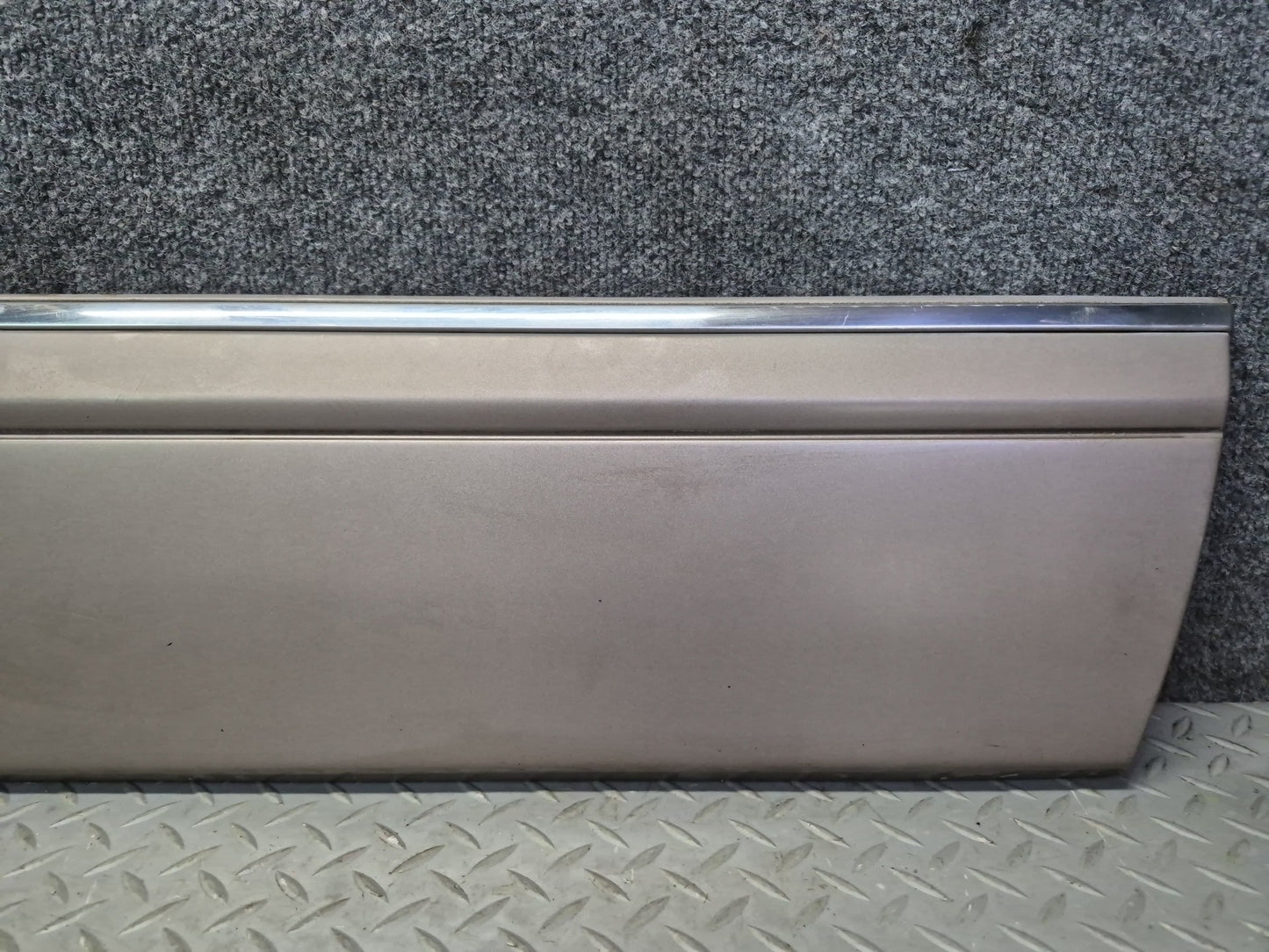 86-91 Mercedes W126 560SEL Sedan Set of 4 Right Fender Door Quarter Molding OEM