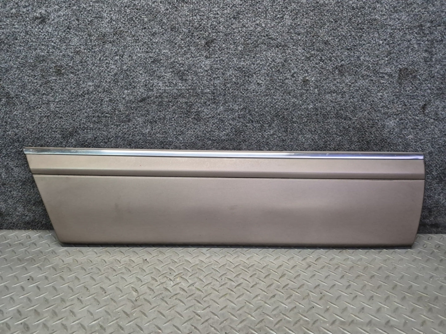 86-91 Mercedes W126 560SEL Sedan Set of 4 Right Fender Door Quarter Molding OEM