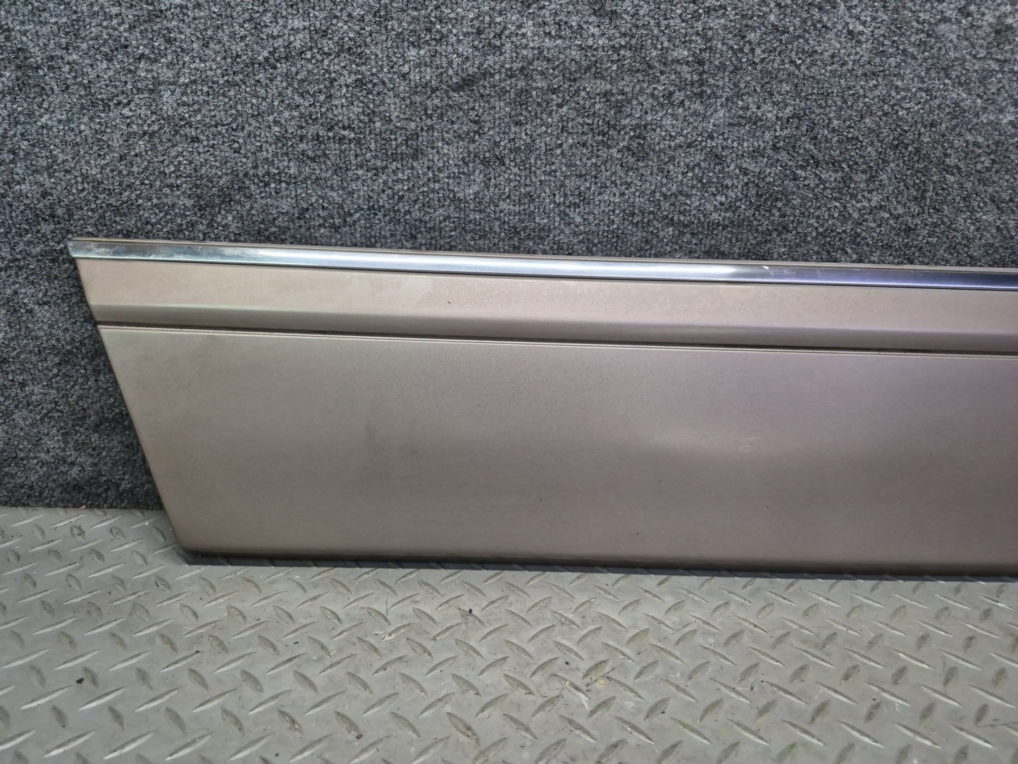86-91 Mercedes W126 560SEL Sedan Set of 4 Right Fender Door Quarter Molding OEM