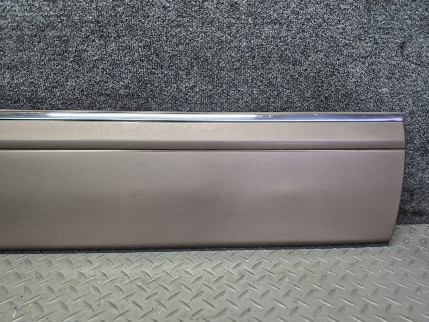 86-91 Mercedes W126 560SEL Sedan Set of 4 Right Fender Door Quarter Molding OEM