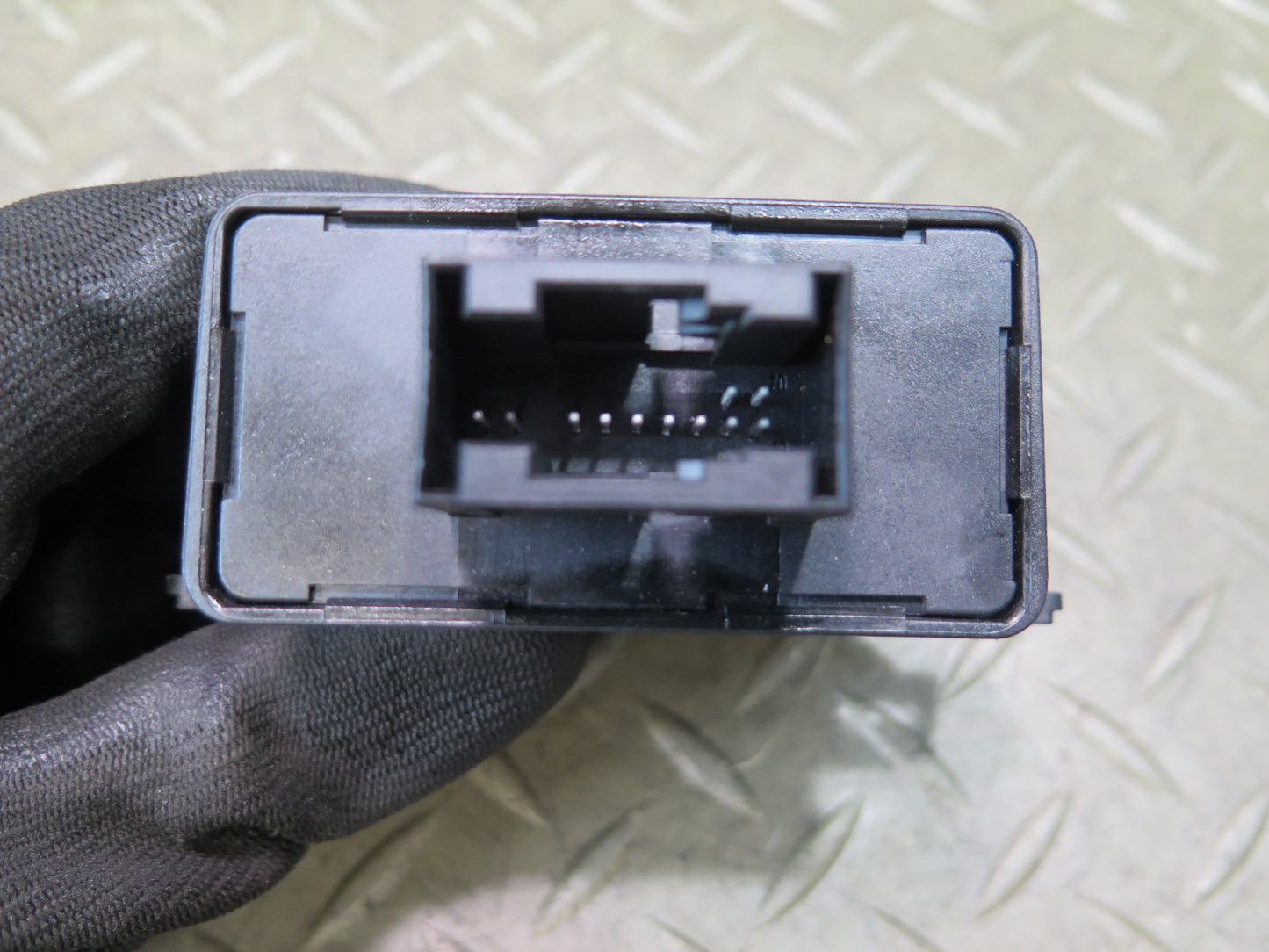 05-11 Mercedes R171 SLK Headlight Range Level Control Module 2118706226 OEM