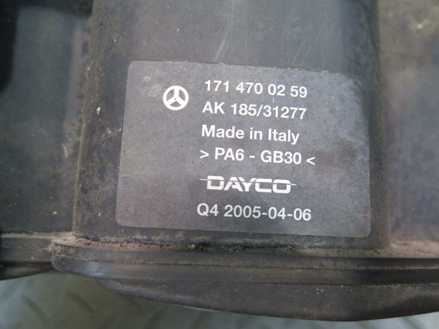 05-11 Mercedes R171 Slk-class Fuel Evap Vapor Charcoal Canister 1714700259 OEM