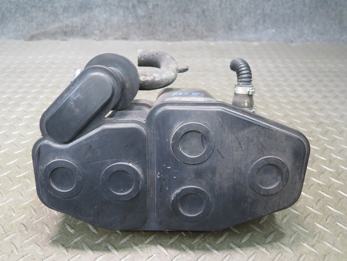 05-11 Mercedes R171 Slk-class Fuel Evap Vapor Charcoal Canister 1714700259 OEM