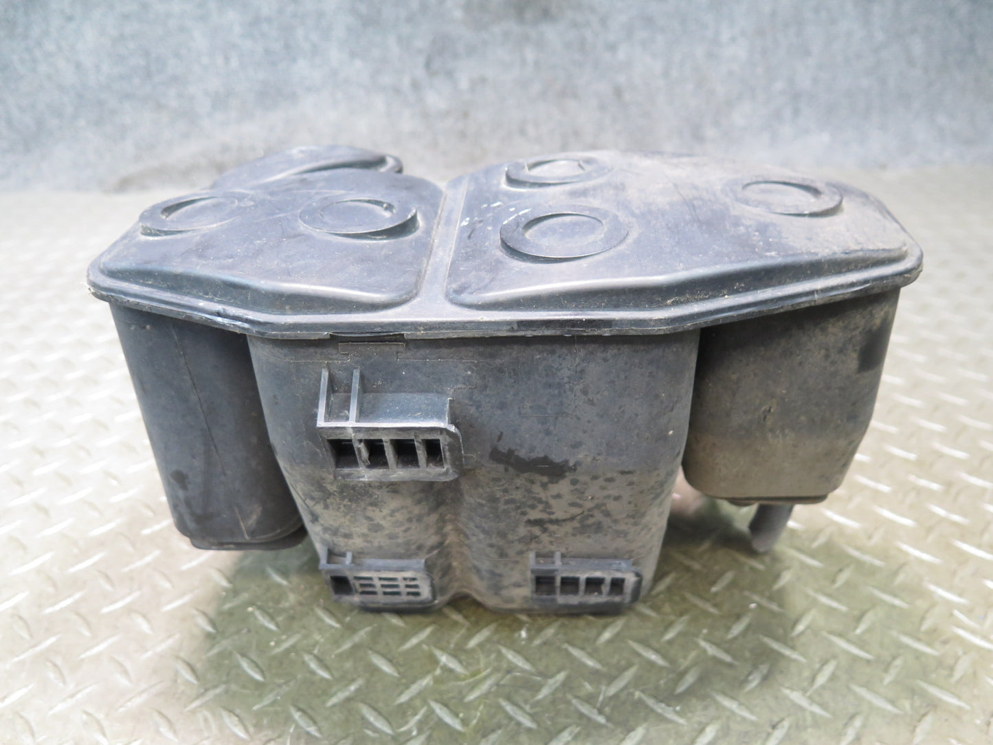 05-11 Mercedes R171 Slk-class Fuel Evap Vapor Charcoal Canister 1714700259 OEM