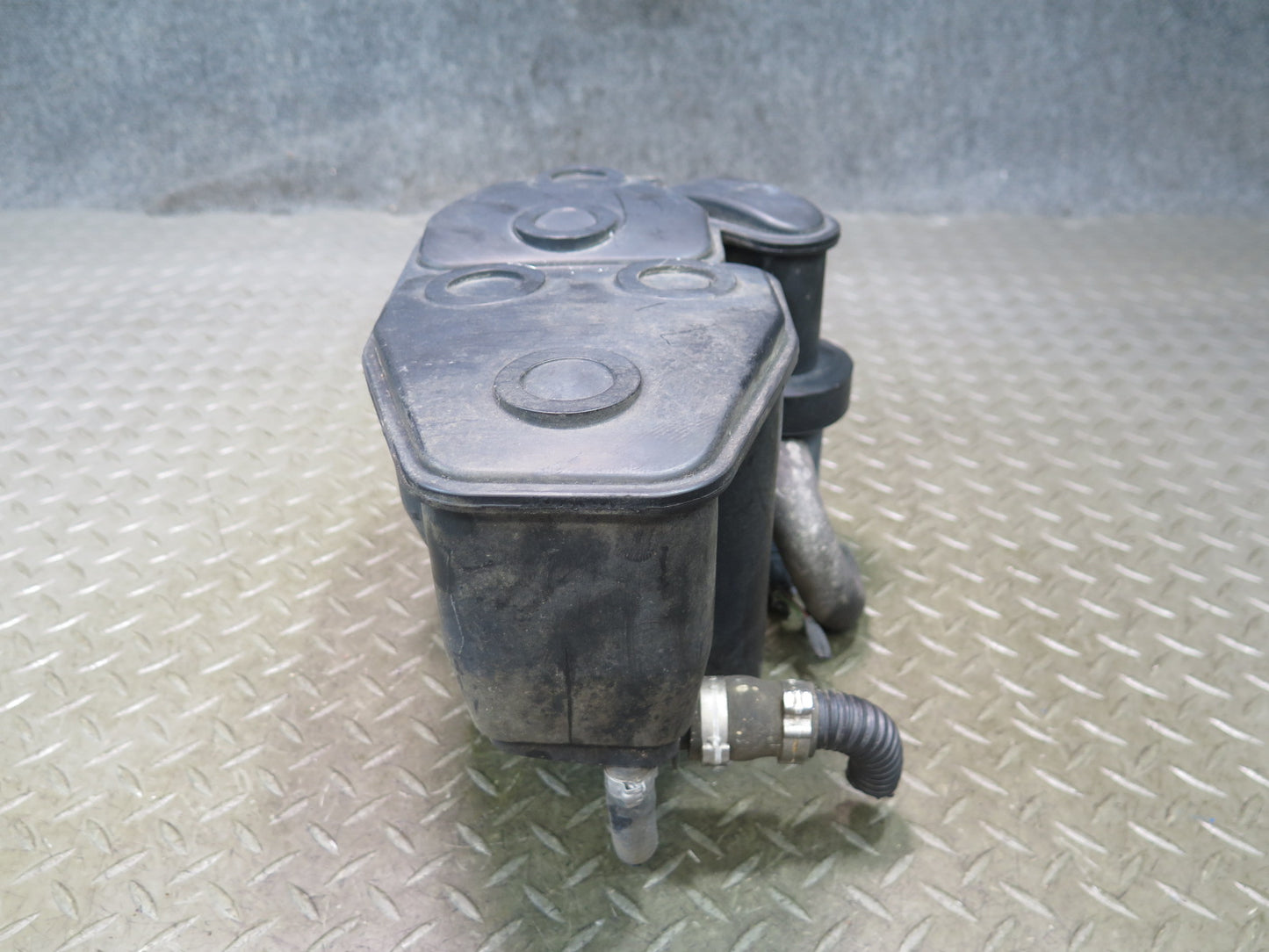 05-11 Mercedes R171 Slk-class Fuel Evap Vapor Charcoal Canister 1714700259 OEM