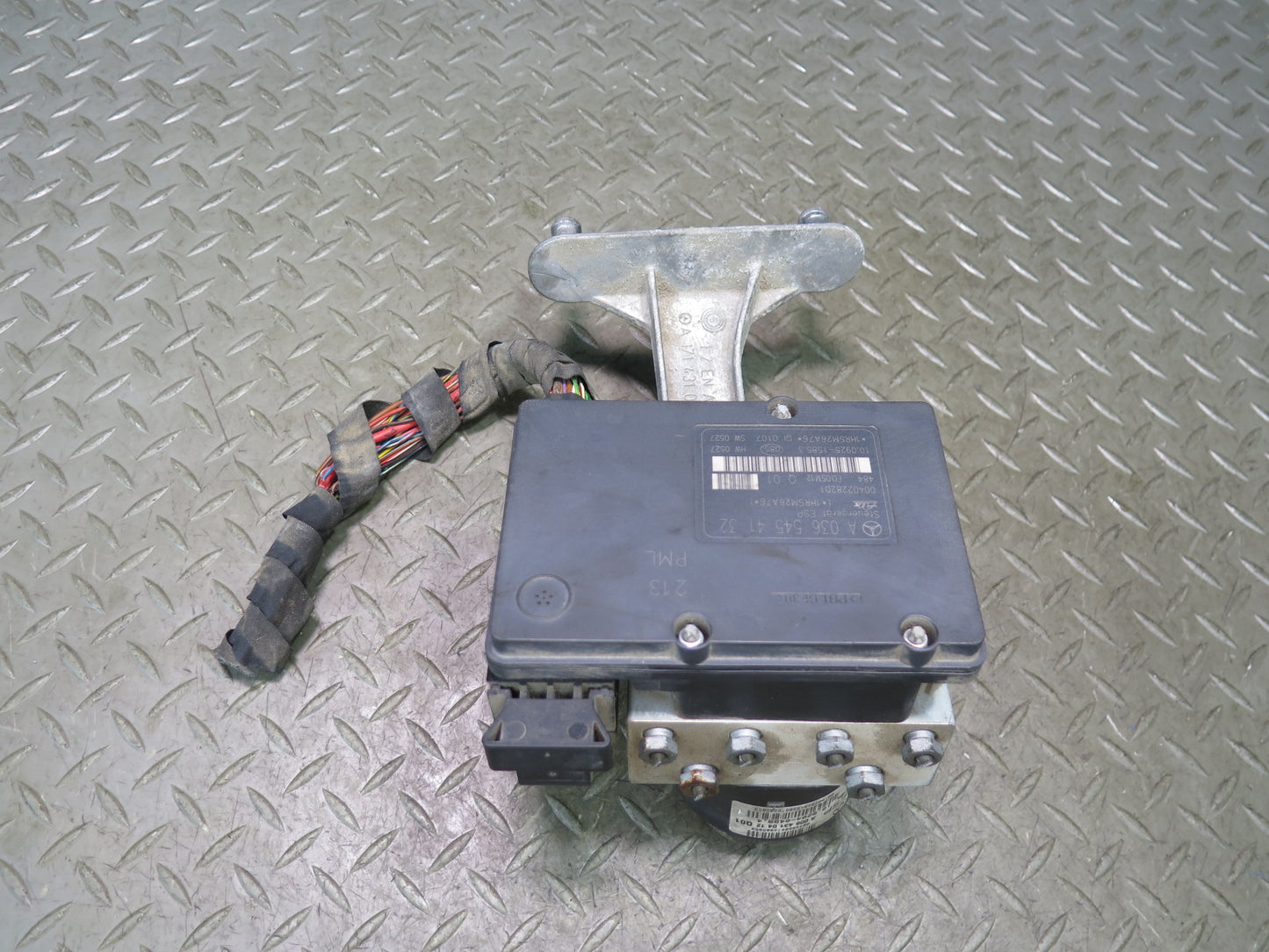 05-08 Mercedes R171 Slk-class Anti Lock Brake ABS Pump Module 0064310412 OEM