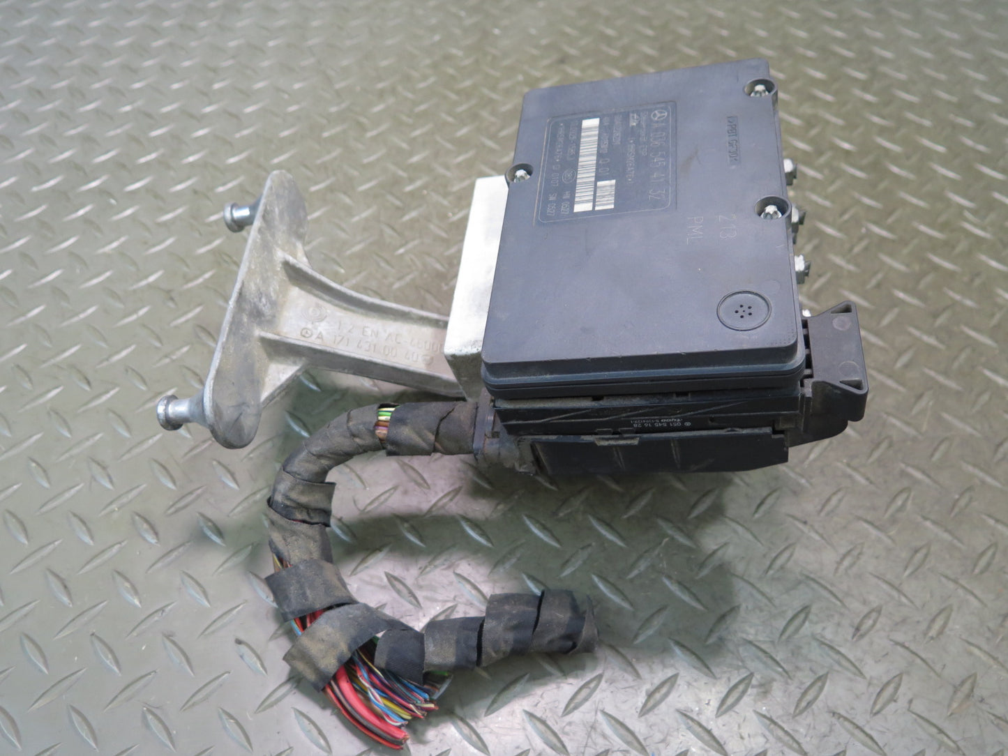 05-08 Mercedes R171 Slk-class Anti Lock Brake ABS Pump Module 0064310412 OEM
