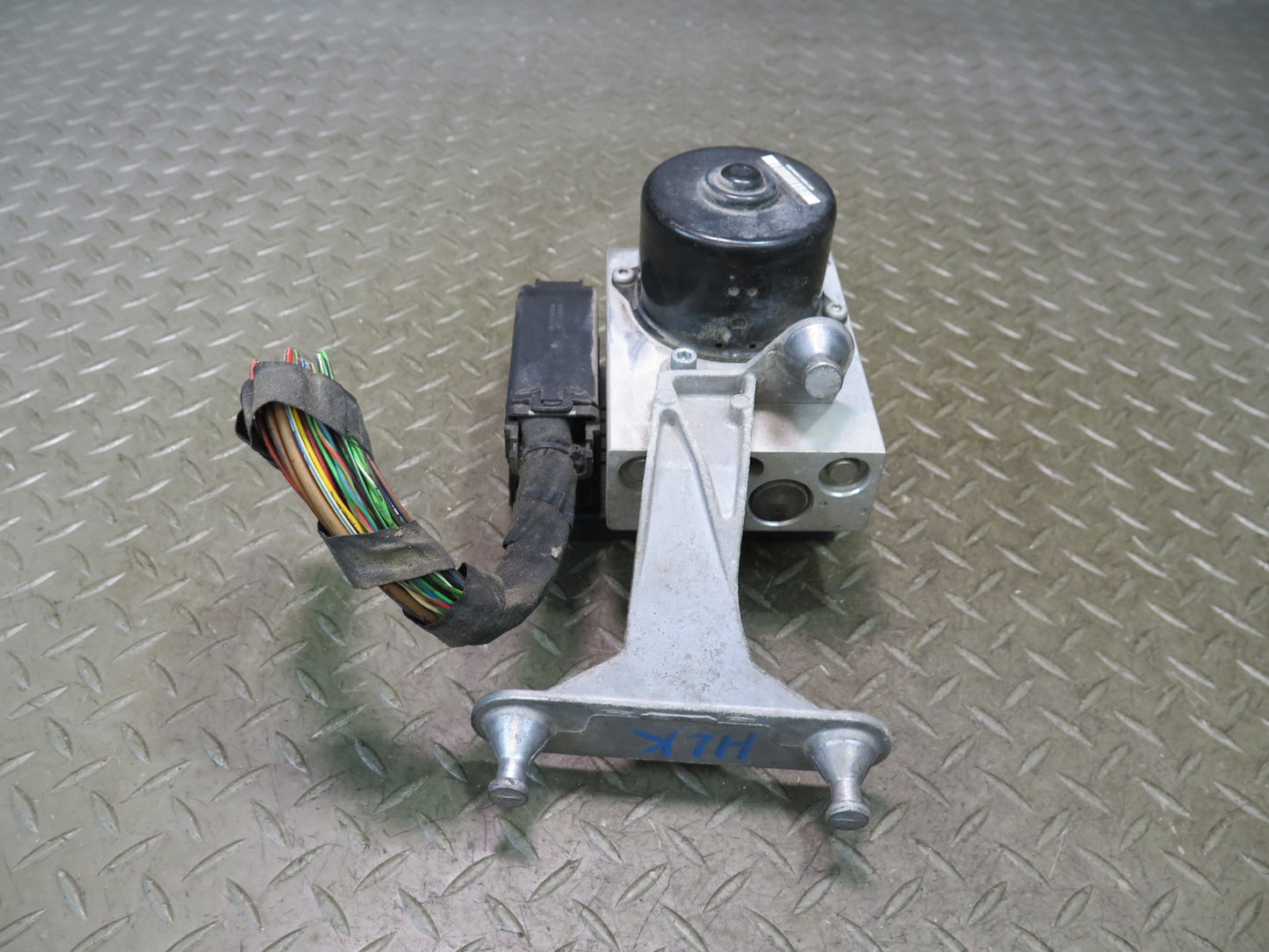 05-08 Mercedes R171 Slk-class Anti Lock Brake ABS Pump Module 0064310412 OEM