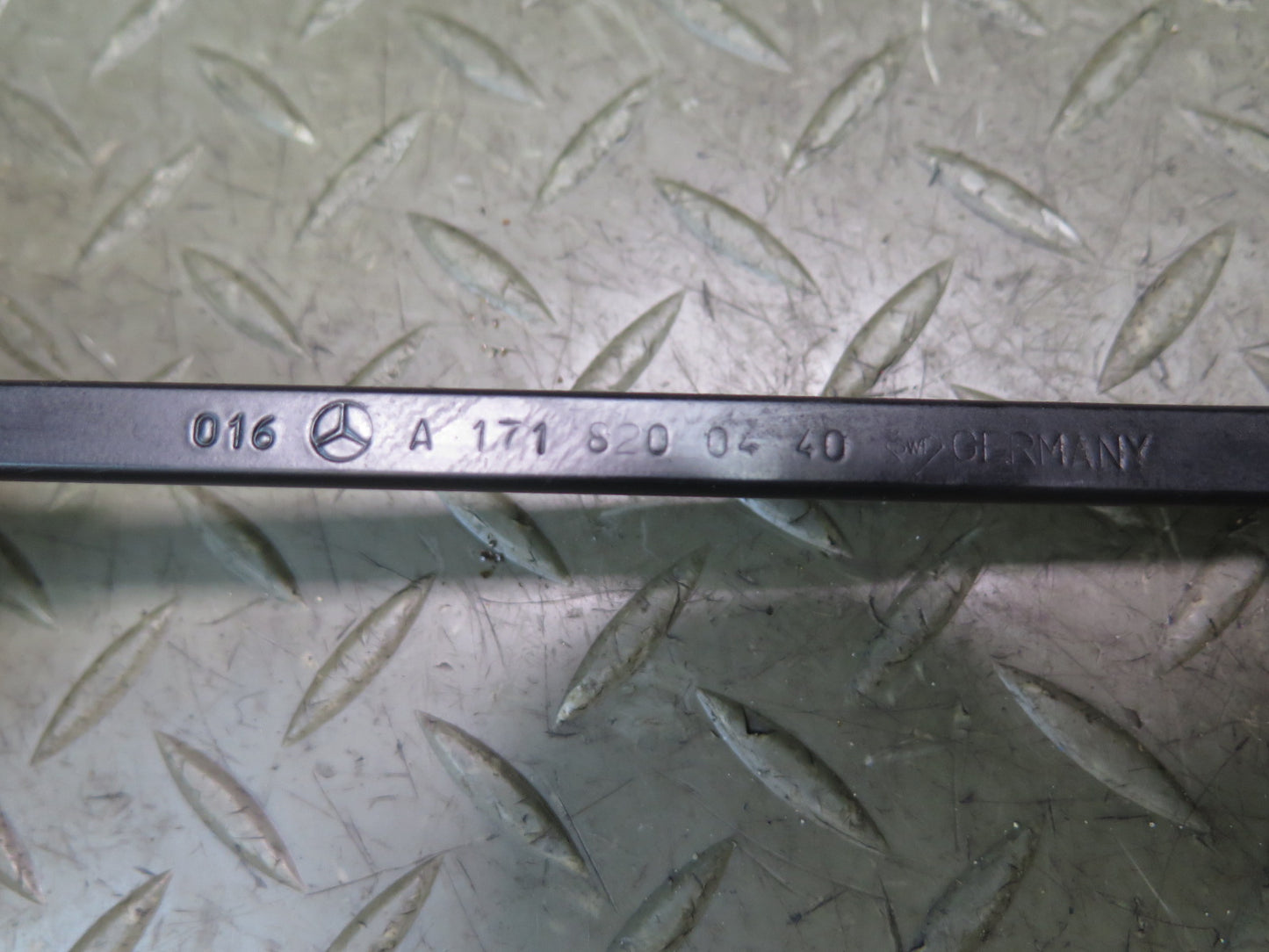 05-11 Mercedes R171 Slk-class Front Right Windshield Wiper Arm 1718200440 OEM
