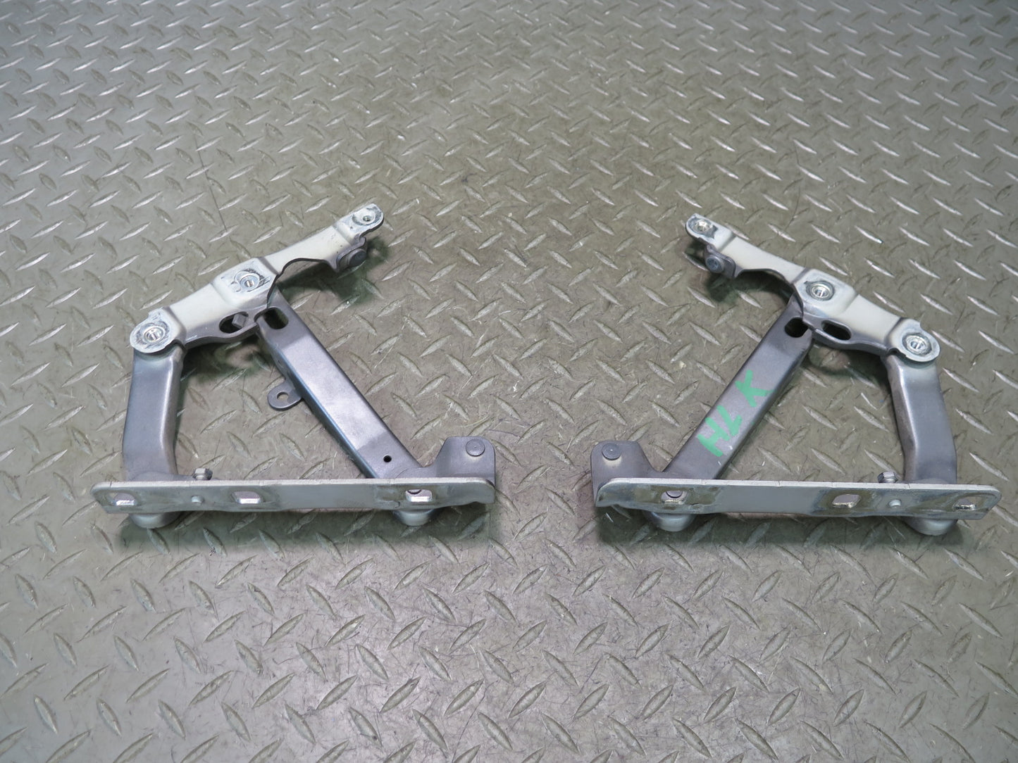 05-11 Mercedes R171 Slk-class Set of 2 Front Left & Right Hood Hinge OEM