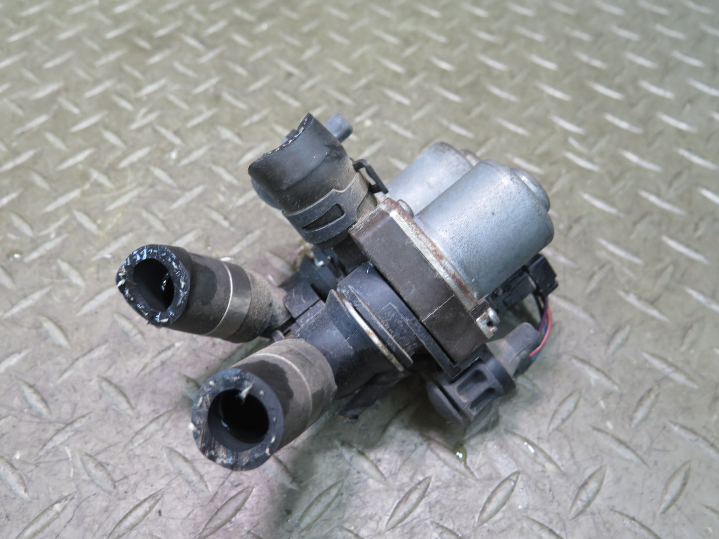 05-11 Mercedes R171 Slk-class Auxiliary Heater Coolant Water Pump 0018307784 OEM