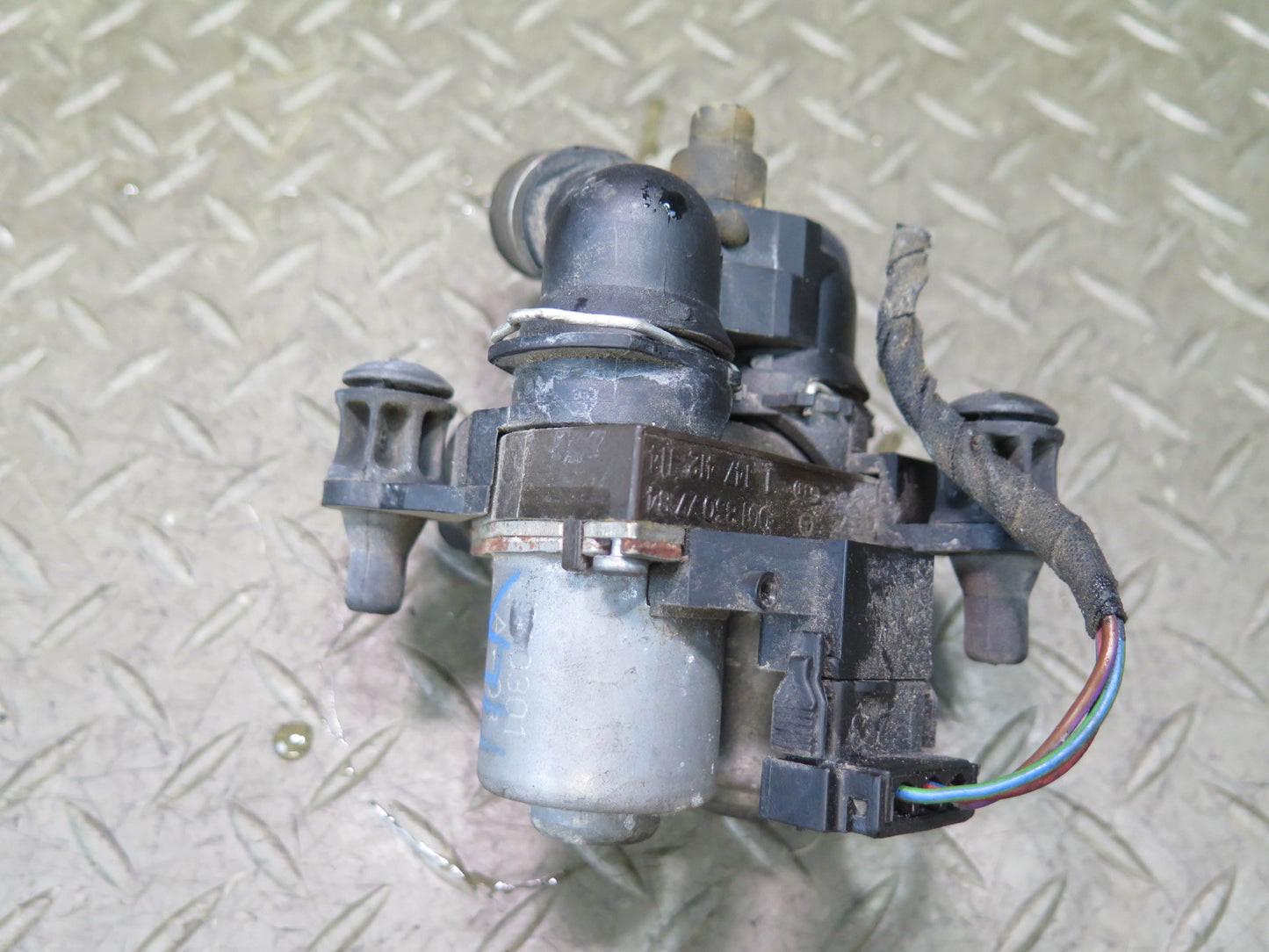 05-11 Mercedes R171 Slk-class Auxiliary Heater Coolant Water Pump 0018307784 OEM