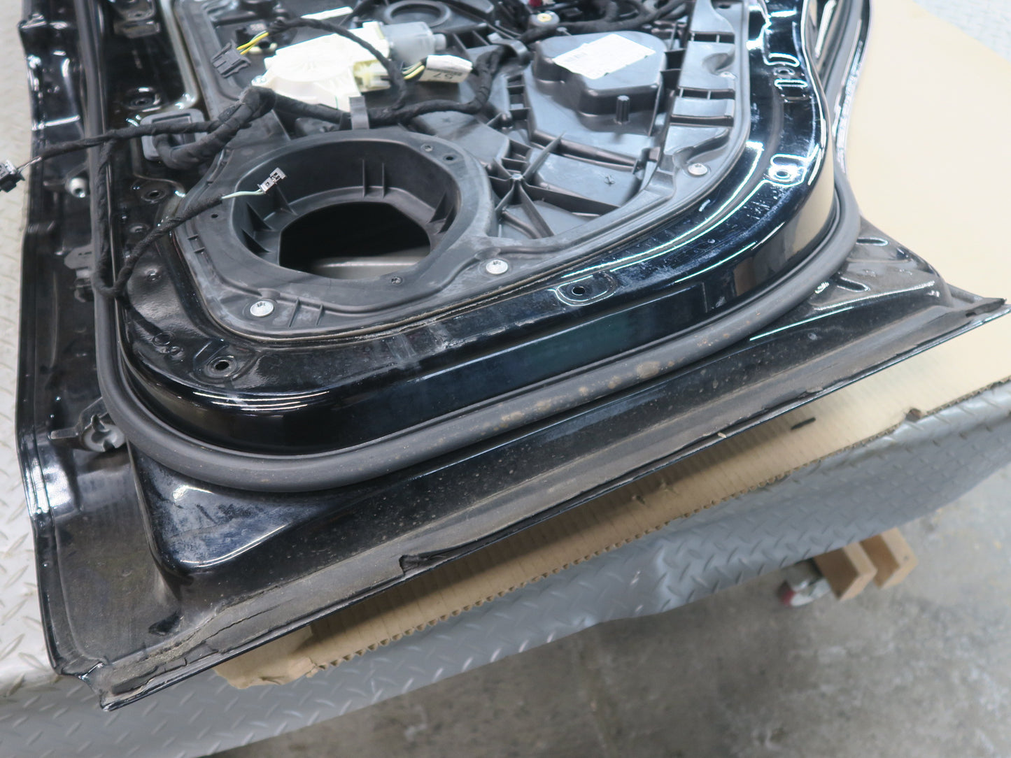 2012-2019 Mercedes W166 GLE ML Rear Right Door Shell Panel w Glass