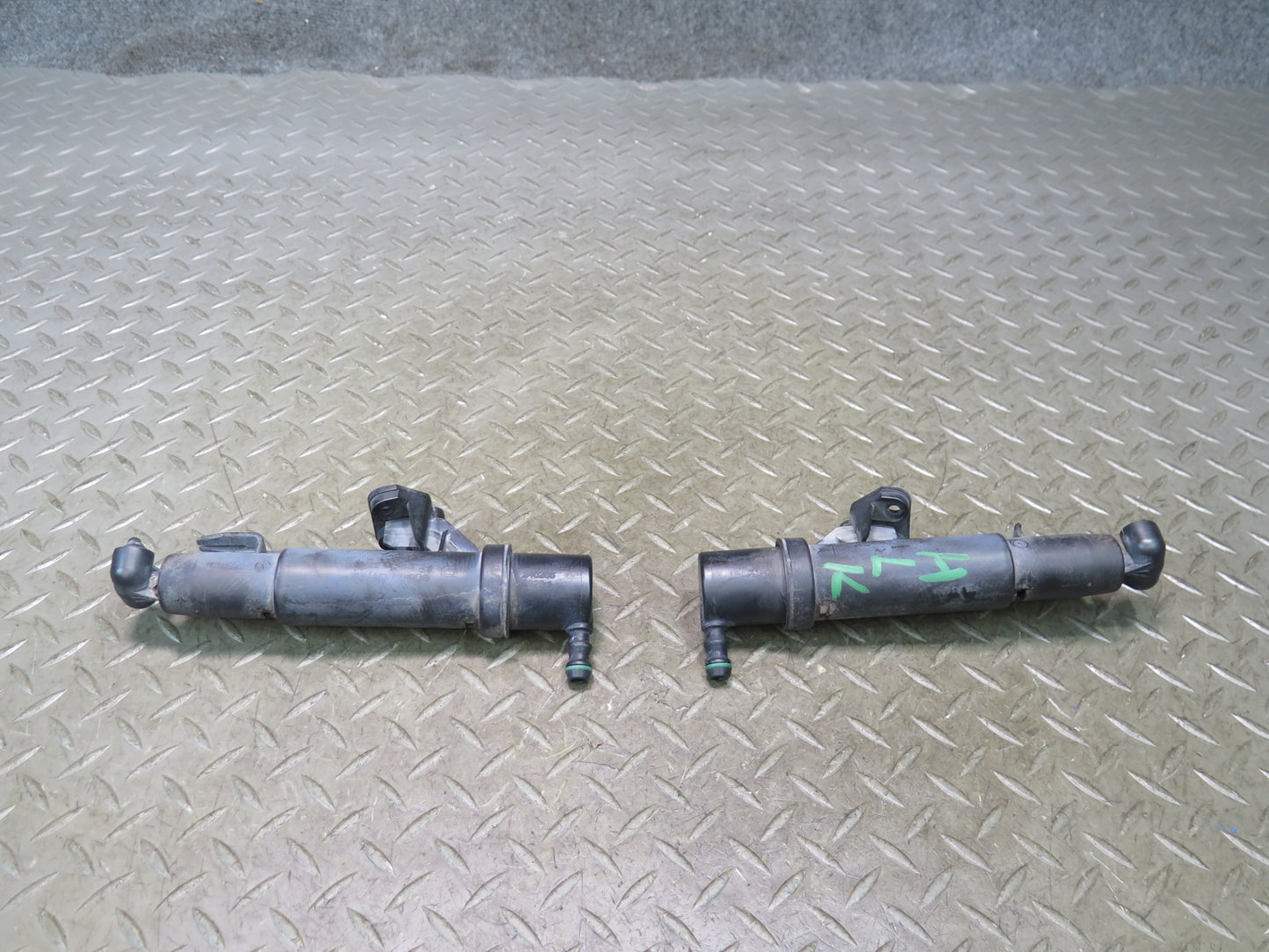 05-11 Mercedes R171 SLK Set of 2 Front Headlight Washer Nozzle Spray JET OEM