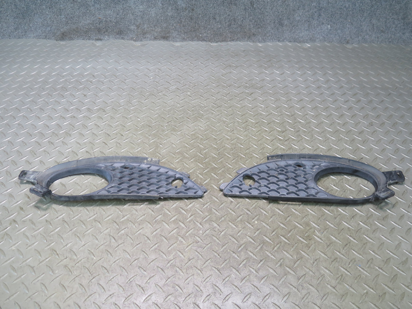 05-08 Mercedes R171 Slk-class Set of 2 Front  Bumper Fog Light Insert Grille OEM