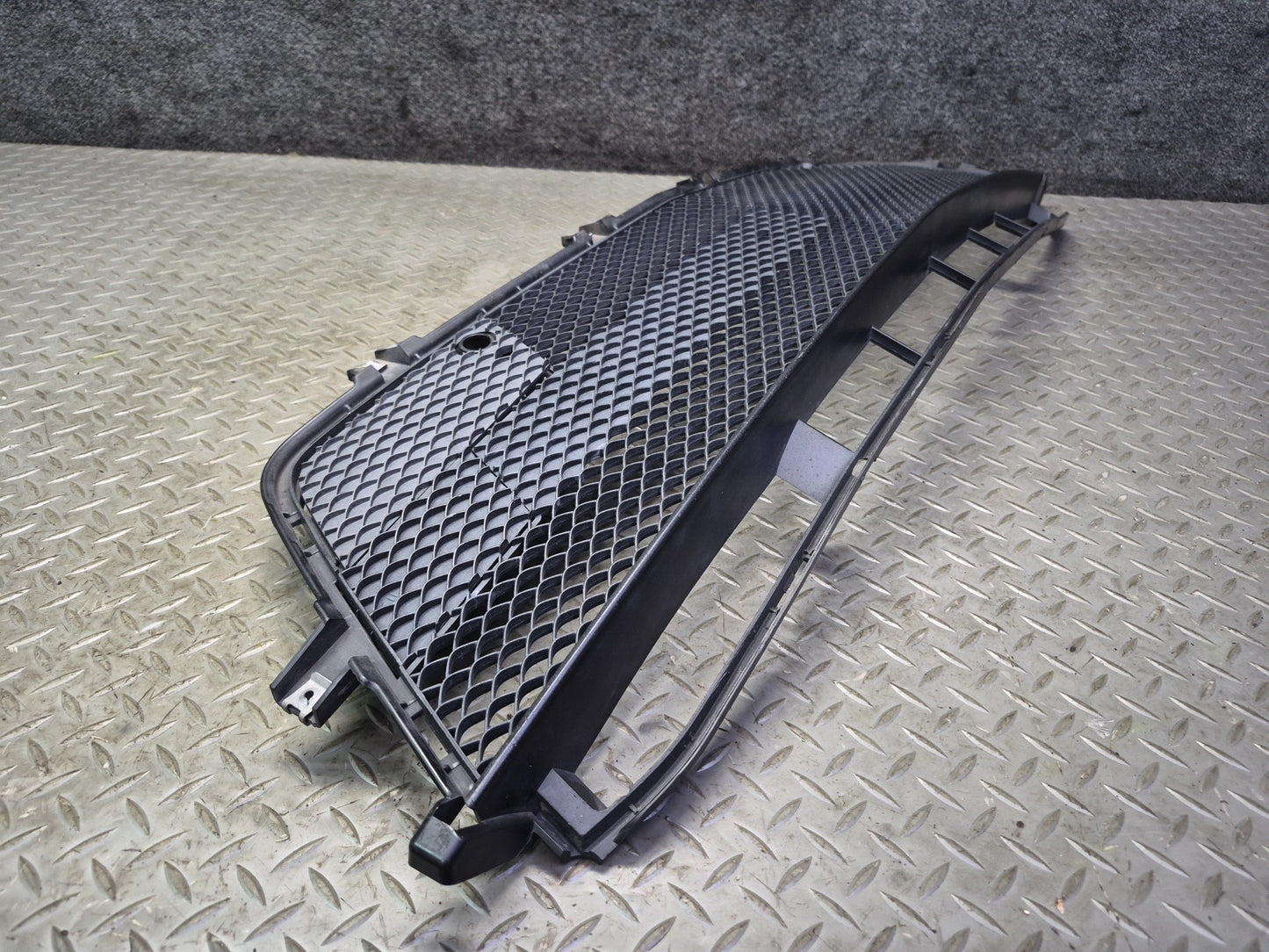 2012-2015 Mercedes W166 ML63 AMG Front Bumper Lower Center Insert Grille