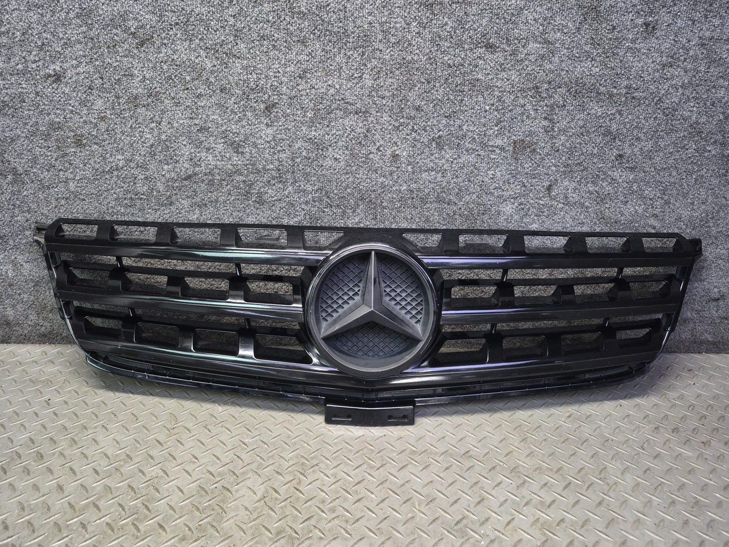 2012-2015 Mercedes W166 Ml-class Front Bumper Exterior Grille w Emblem