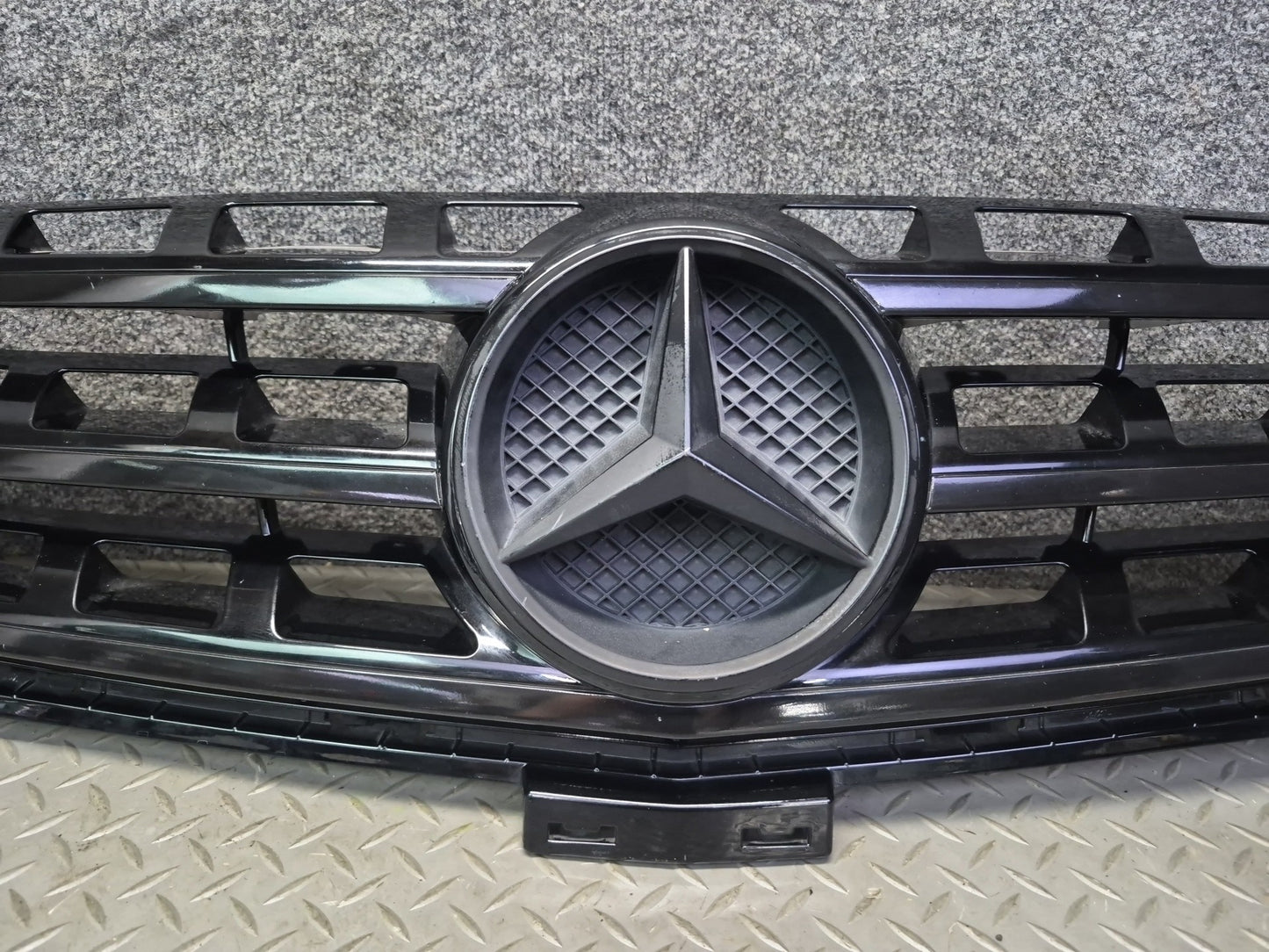 2012-2015 Mercedes W166 Ml-class Front Bumper Exterior Grille w Emblem