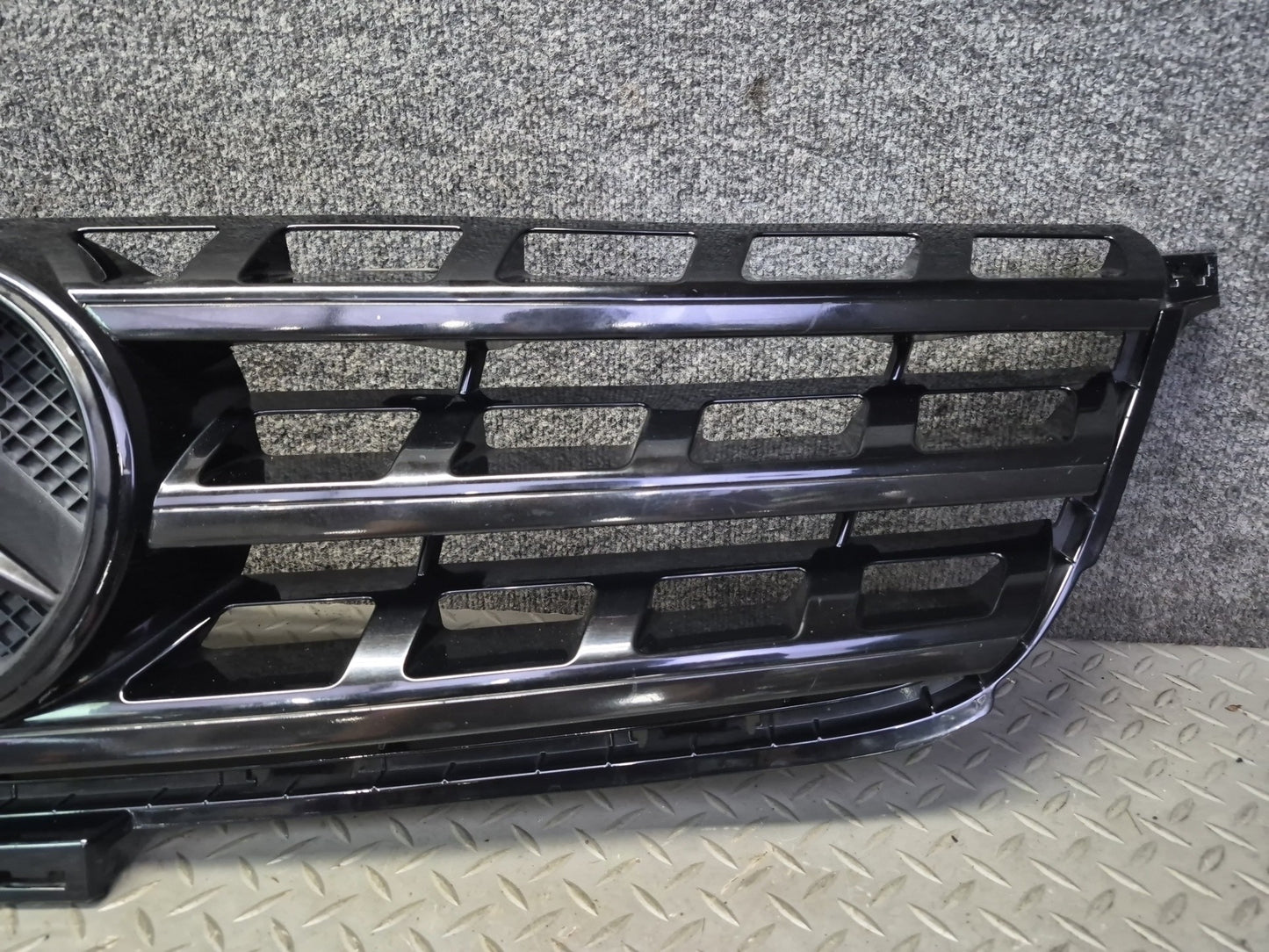 2012-2015 Mercedes W166 Ml-class Front Bumper Exterior Grille w Emblem