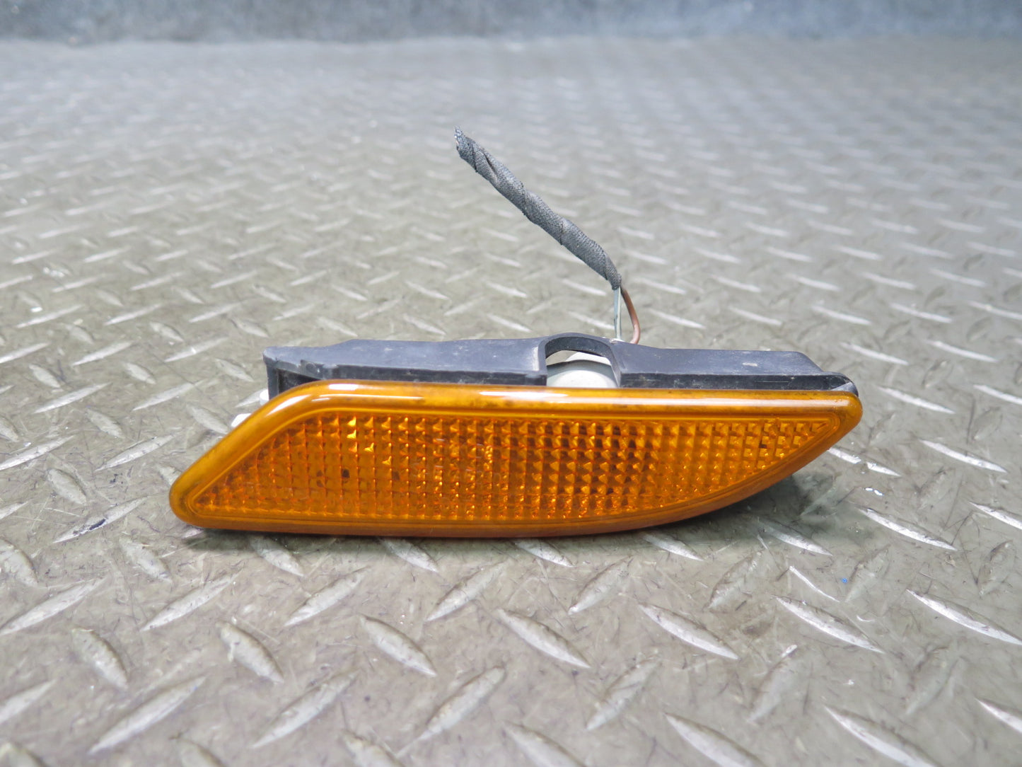 05-08 Mercedes R171 Slk-class Set of 2 Front Bumper Side Marker Light Lamp OEM