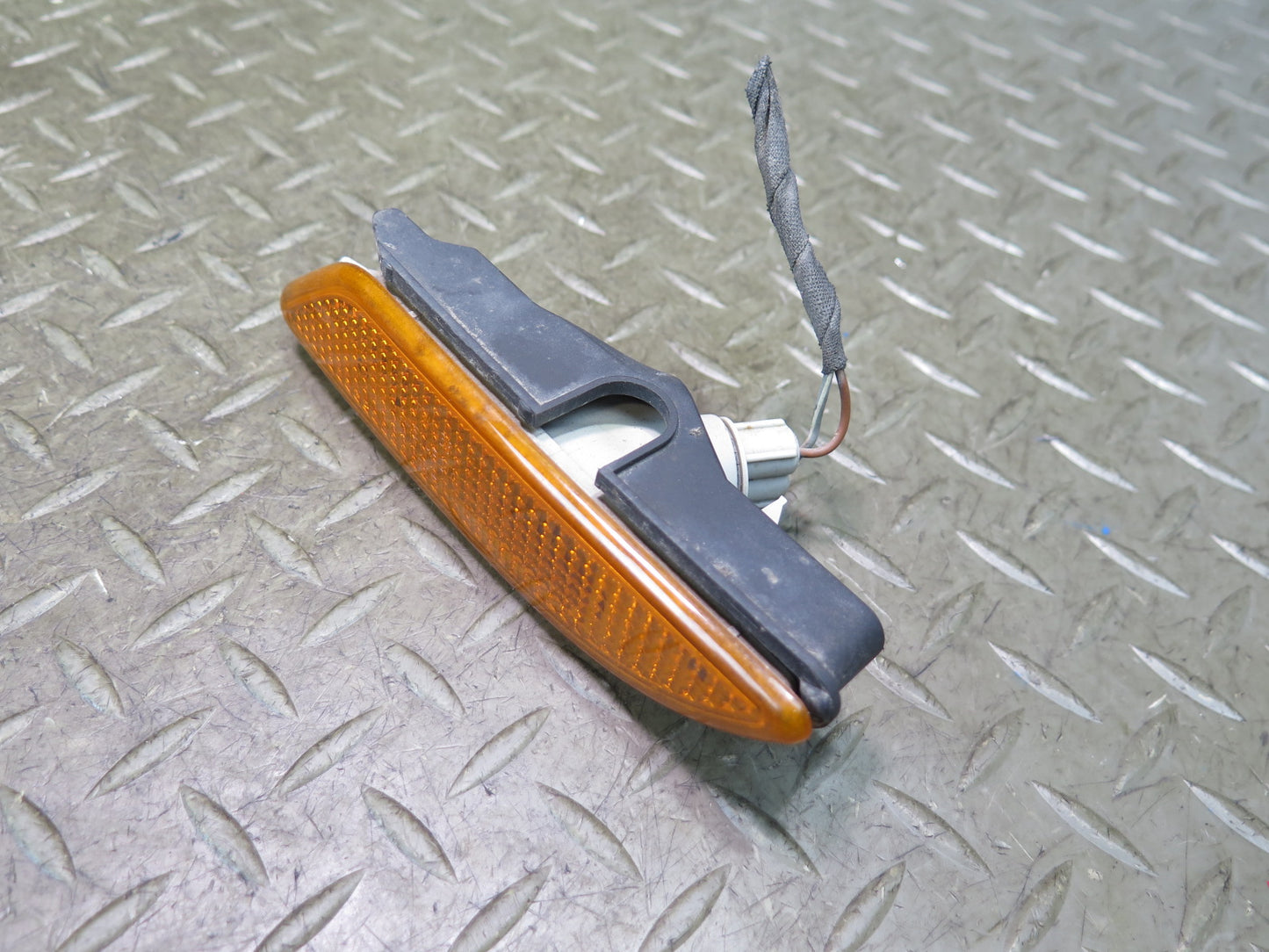 05-08 Mercedes R171 Slk-class Set of 2 Front Bumper Side Marker Light Lamp OEM