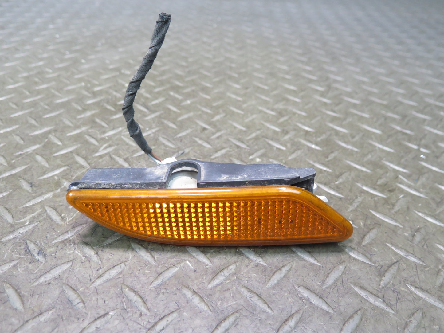 05-08 Mercedes R171 Slk-class Set of 2 Front Bumper Side Marker Light Lamp OEM