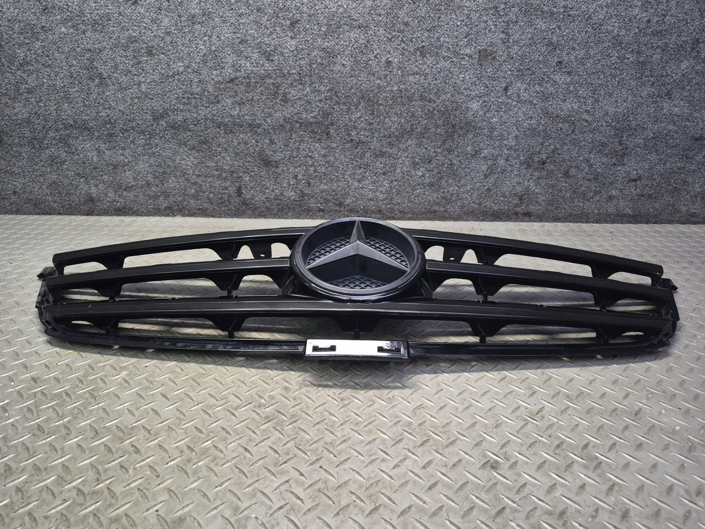 2012-2015 Mercedes W166 Ml-class Front Bumper Exterior Grille w Emblem