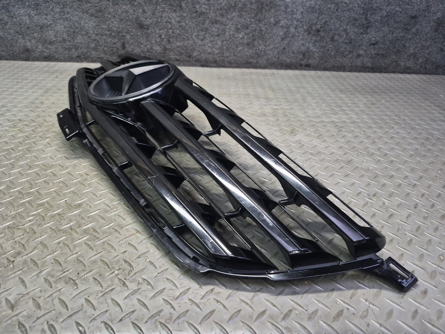 2012-2015 Mercedes W166 Ml-class Front Bumper Exterior Grille w Emblem