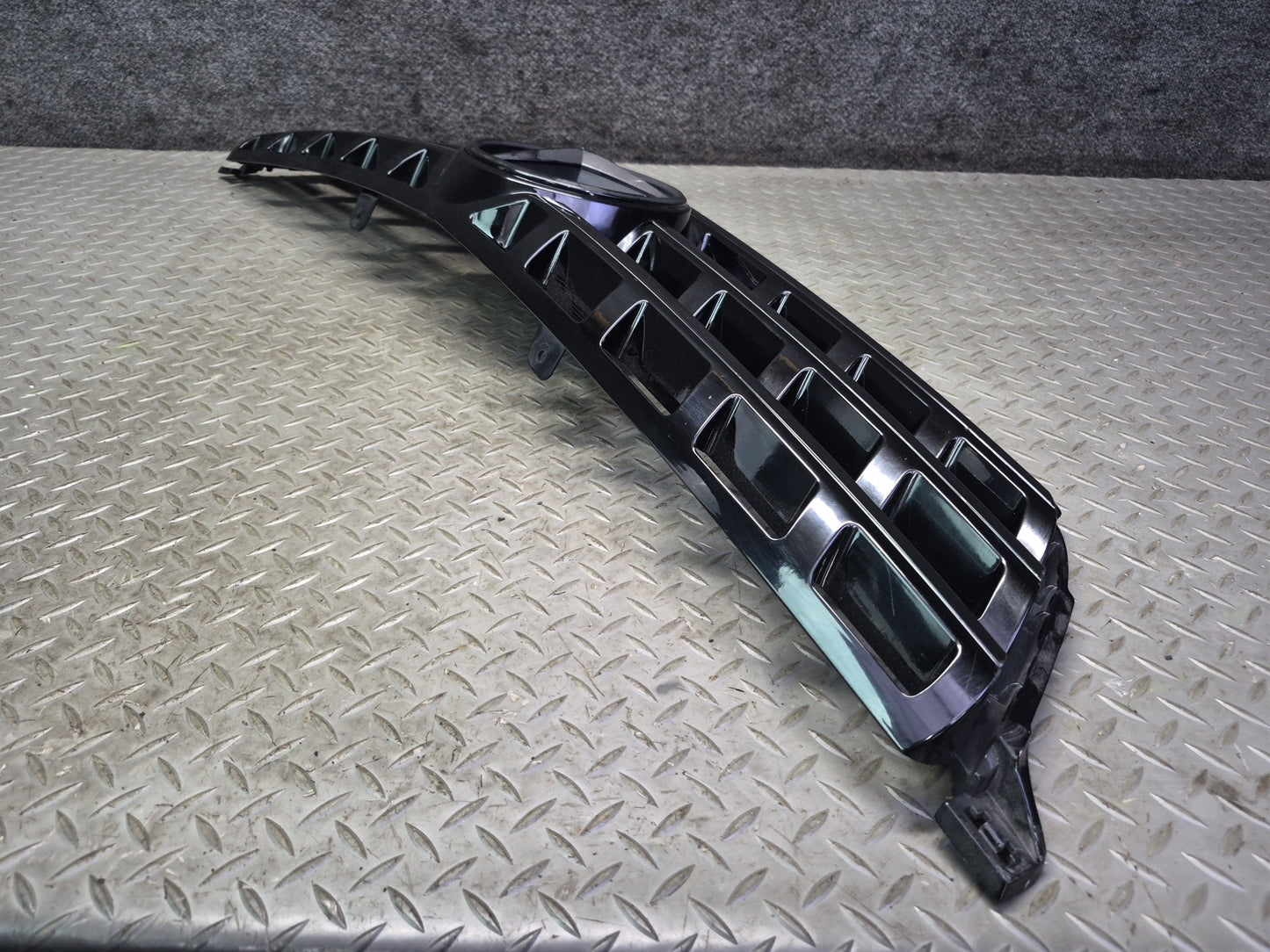 2012-2015 Mercedes W166 Ml-class Front Bumper Exterior Grille w Emblem