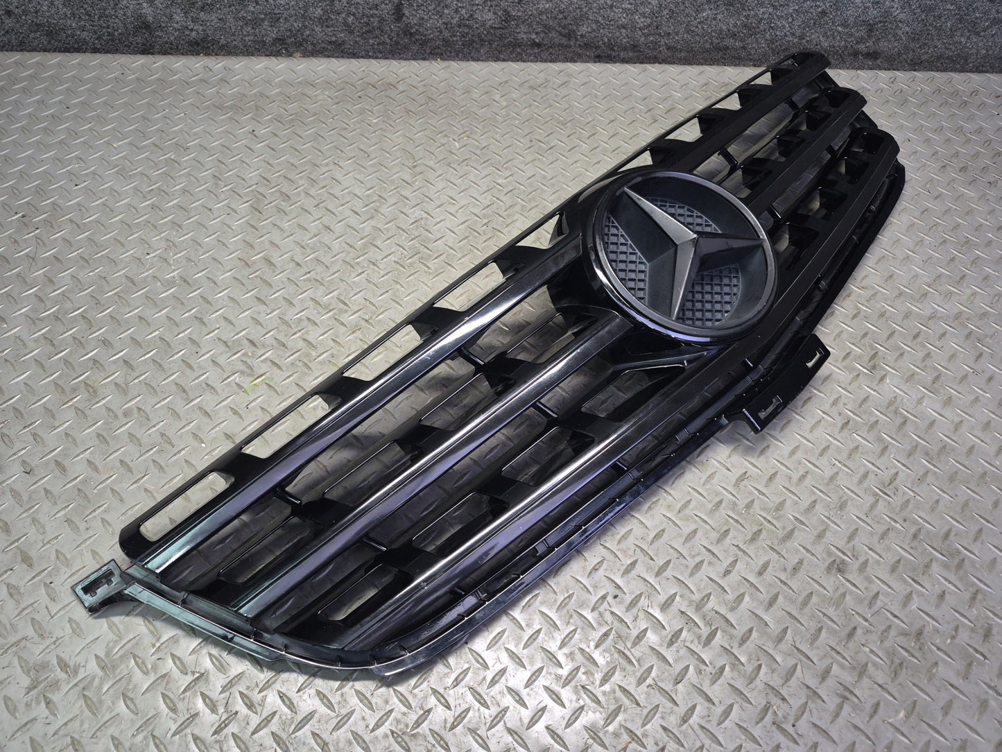 2012-2015 Mercedes W166 Ml-class Front Bumper Exterior Grille w Emblem