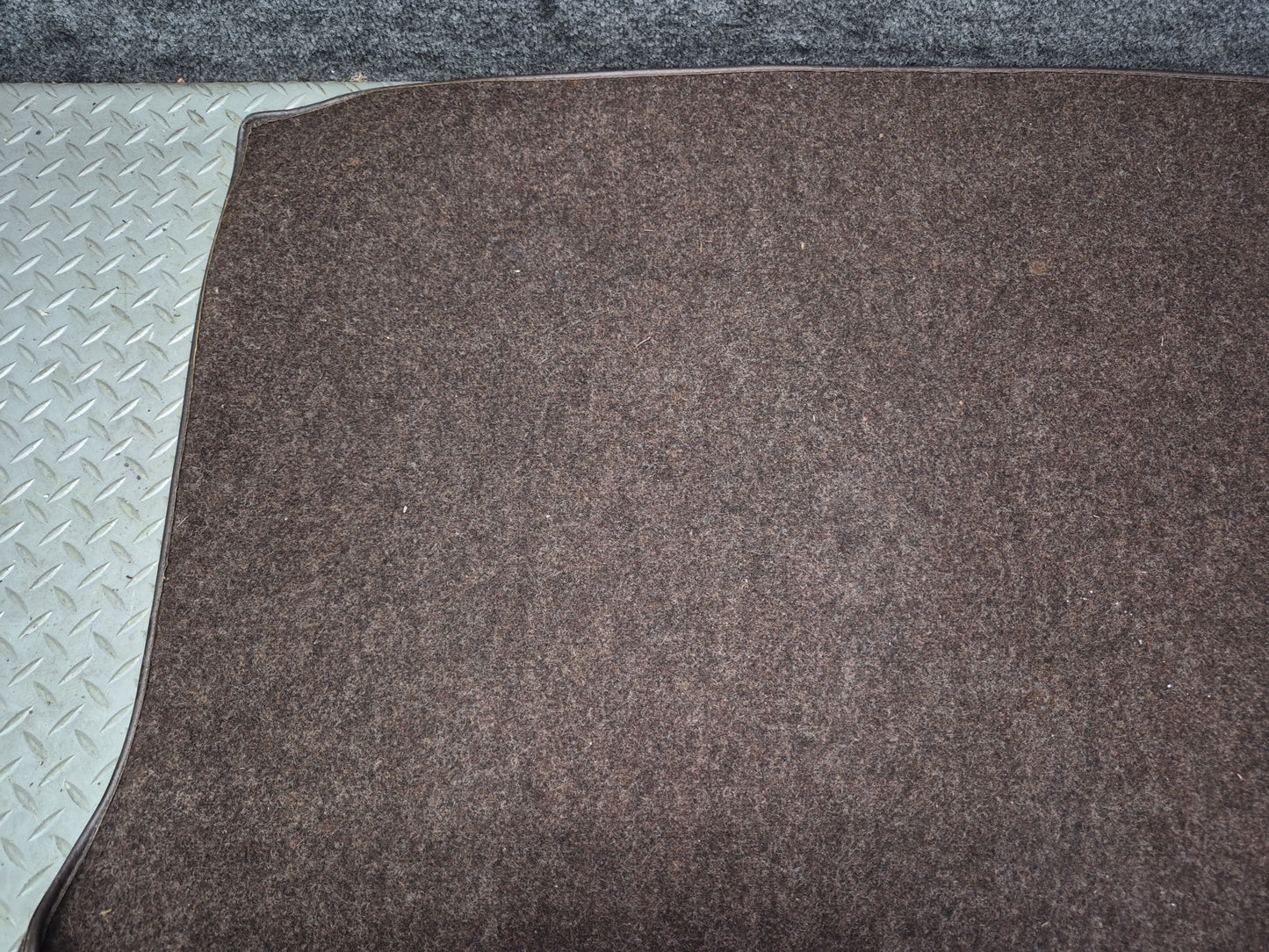 86-91 Mercedes W126 560SEL Sedan Rear Trunk Floor MAT Carpet Cover Brown Damaged