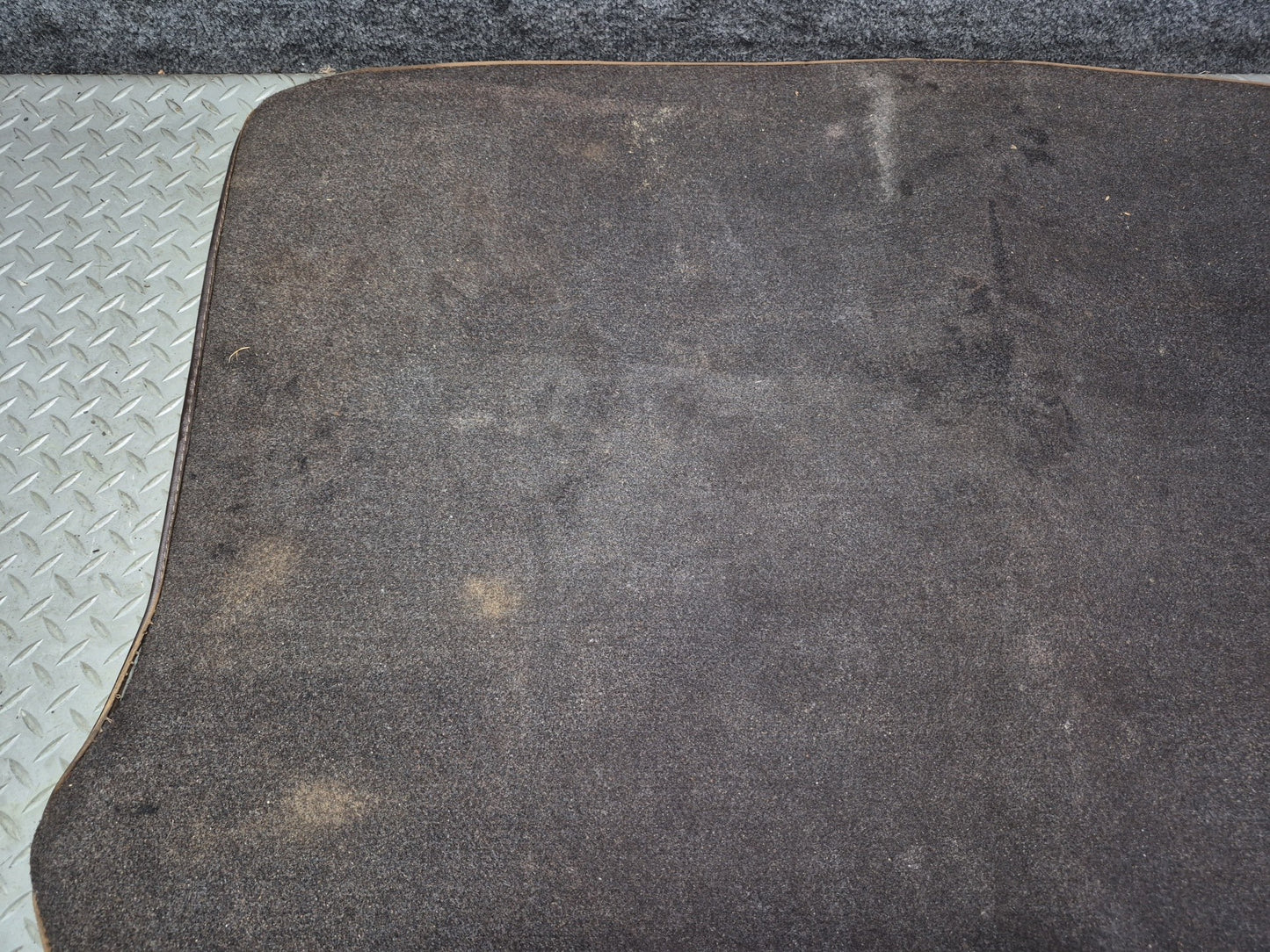 86-91 Mercedes W126 560SEL Sedan Rear Trunk Floor MAT Carpet Cover Brown Damaged