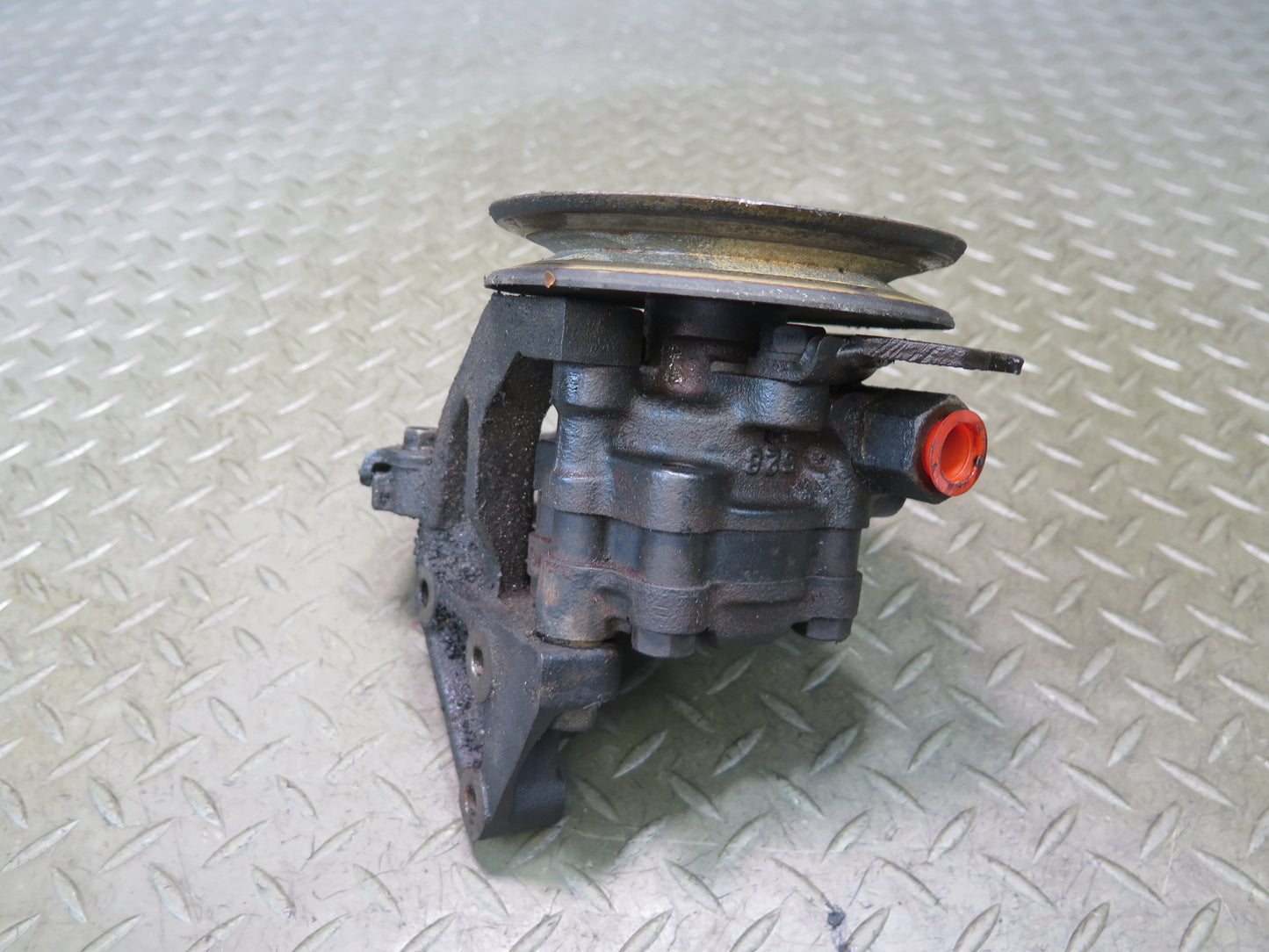 84-86 Nissan Z31 300ZX NA Power Steering Pump w Pulley OEM