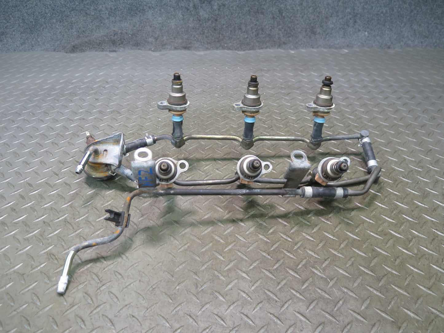 84-86 Nissan Z31 300ZX VG30E NA Fuel Rail Injector Set OEM