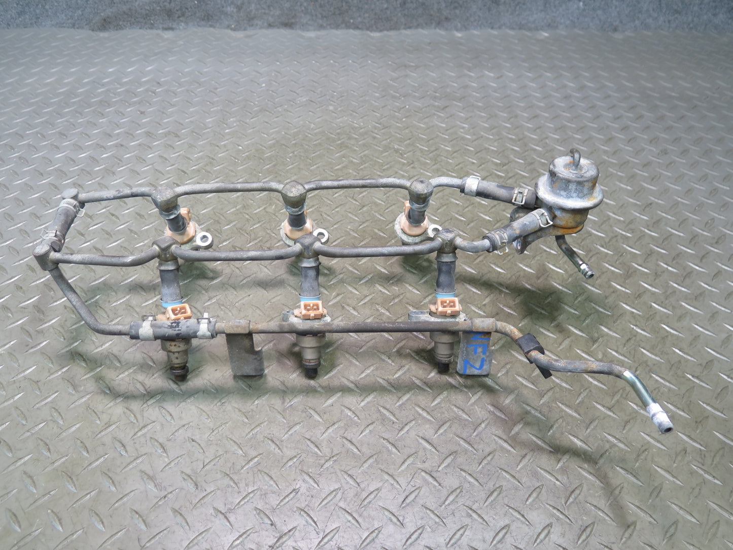 84-86 Nissan Z31 300ZX VG30E NA Fuel Rail Injector Set OEM