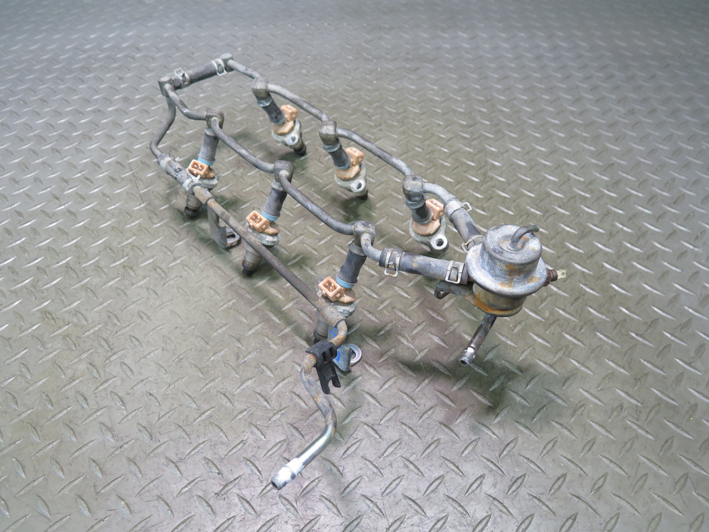 84-86 Nissan Z31 300ZX VG30E NA Fuel Rail Injector Set OEM
