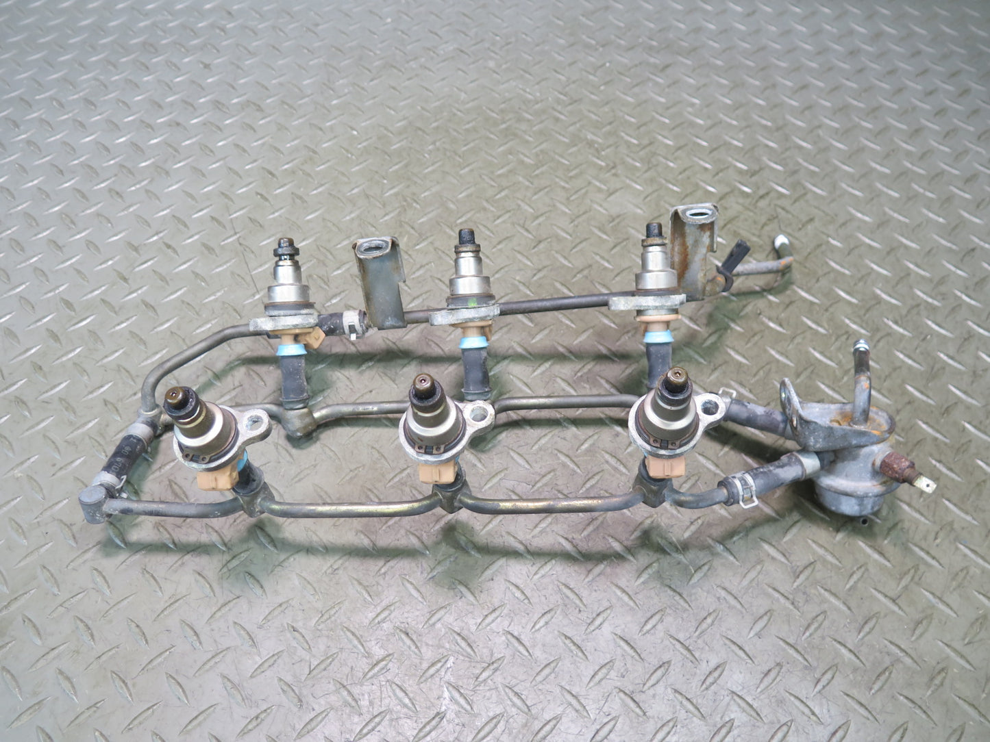 84-86 Nissan Z31 300ZX VG30E NA Fuel Rail Injector Set OEM
