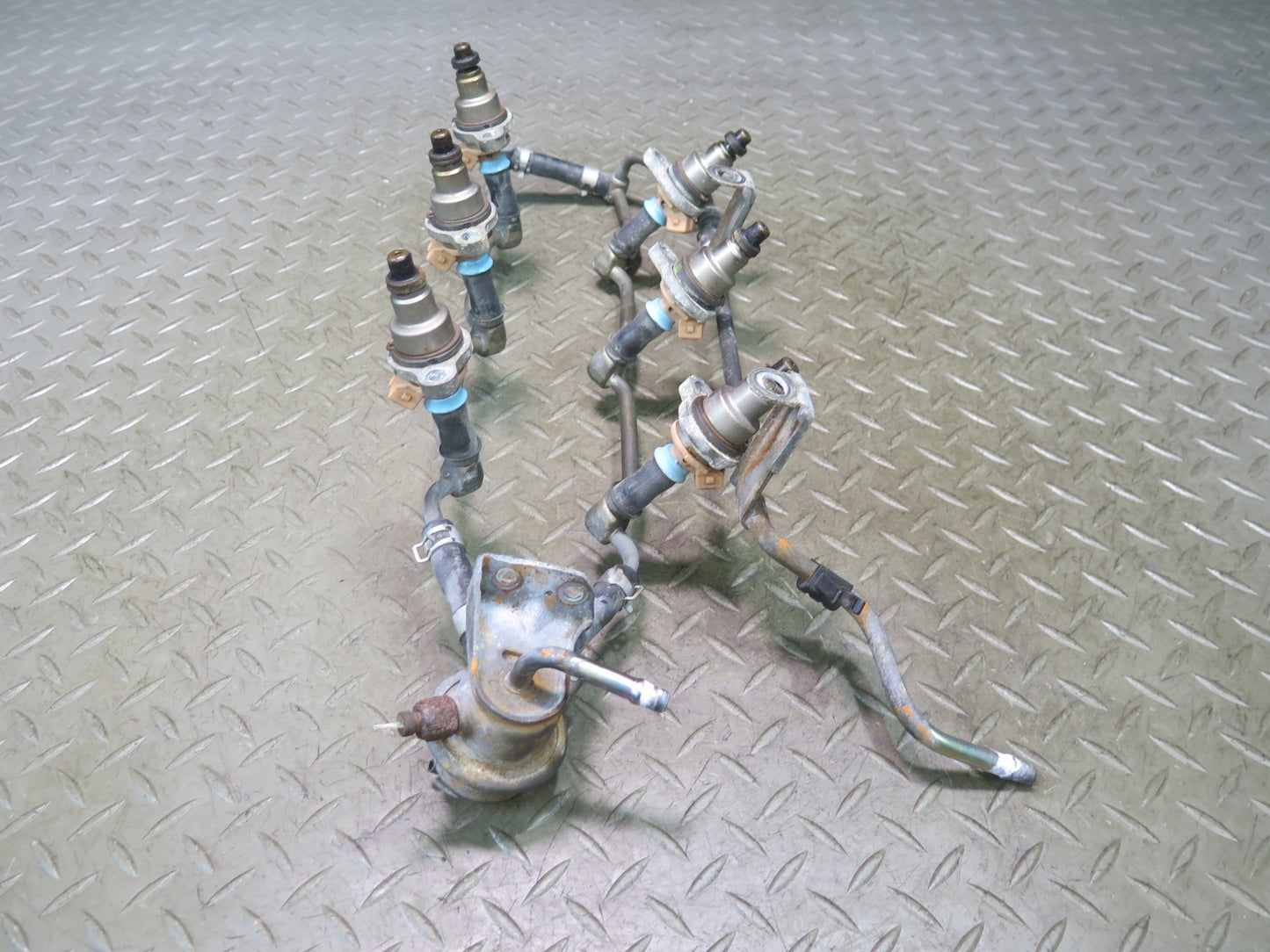84-86 Nissan Z31 300ZX VG30E NA Fuel Rail Injector Set OEM