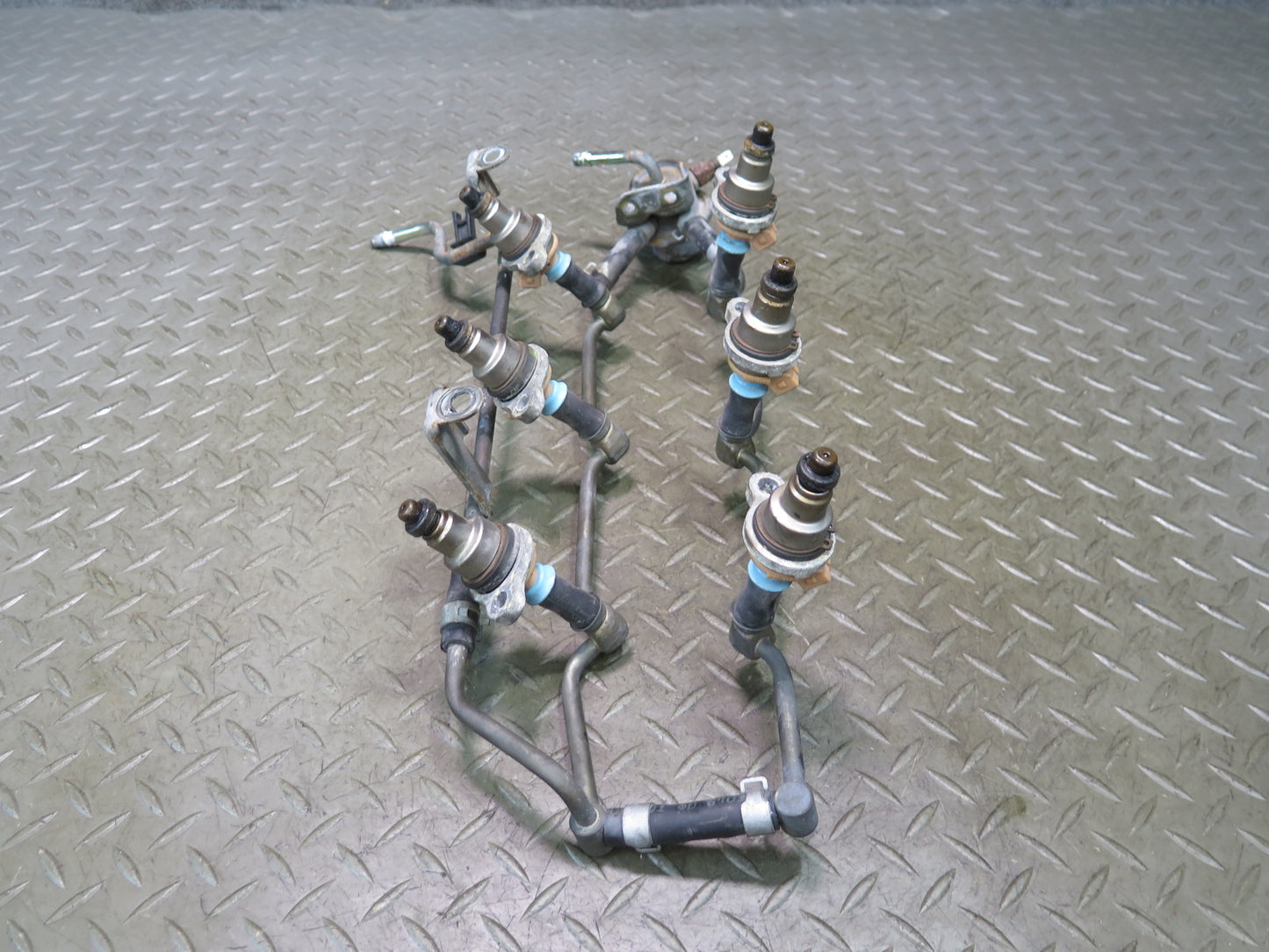 84-86 Nissan Z31 300ZX VG30E NA Fuel Rail Injector Set OEM