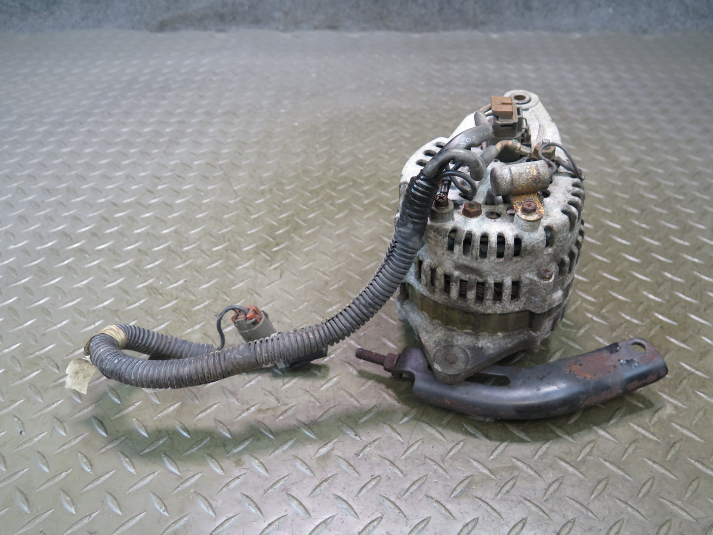 84-86 Nissan Z31 300ZX NA Engine Alternator Generator OEM