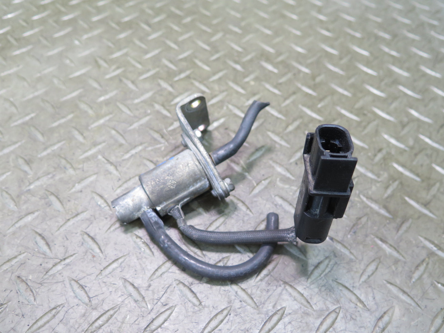 84-86 Nissan Z31 300ZX NON Turbo Vacuum Valve Solenoid GV126-117A