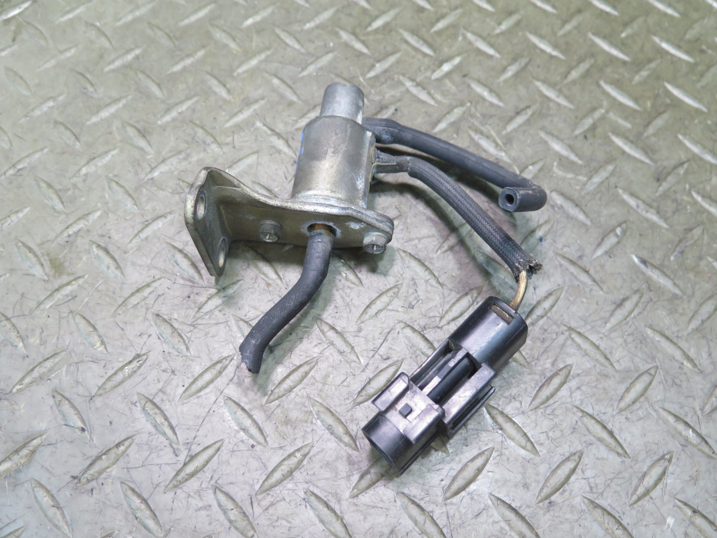 84-86 Nissan Z31 300ZX NON Turbo Vacuum Valve Solenoid GV126-117A