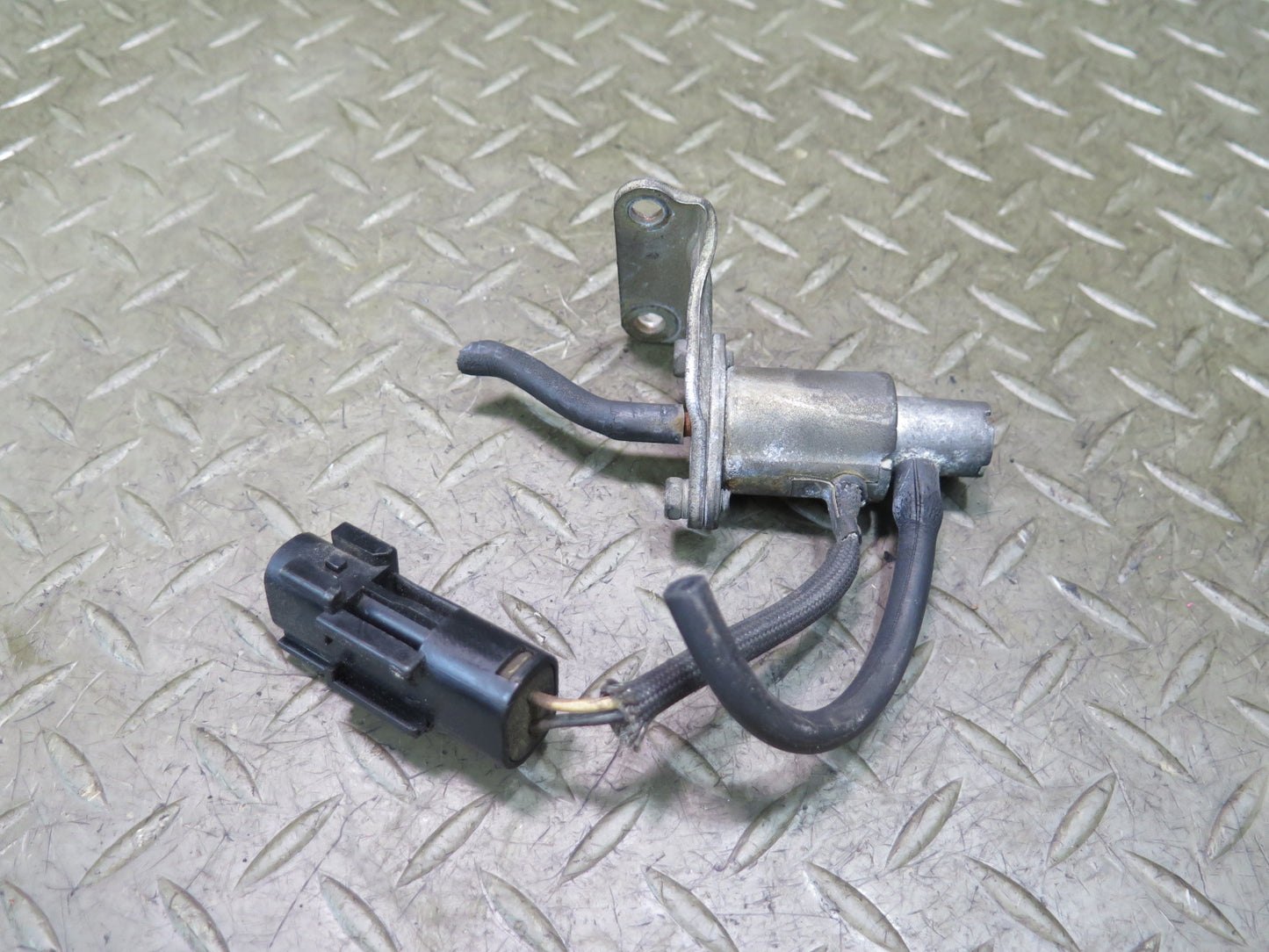 84-86 Nissan Z31 300ZX NON Turbo Vacuum Valve Solenoid GV126-117A