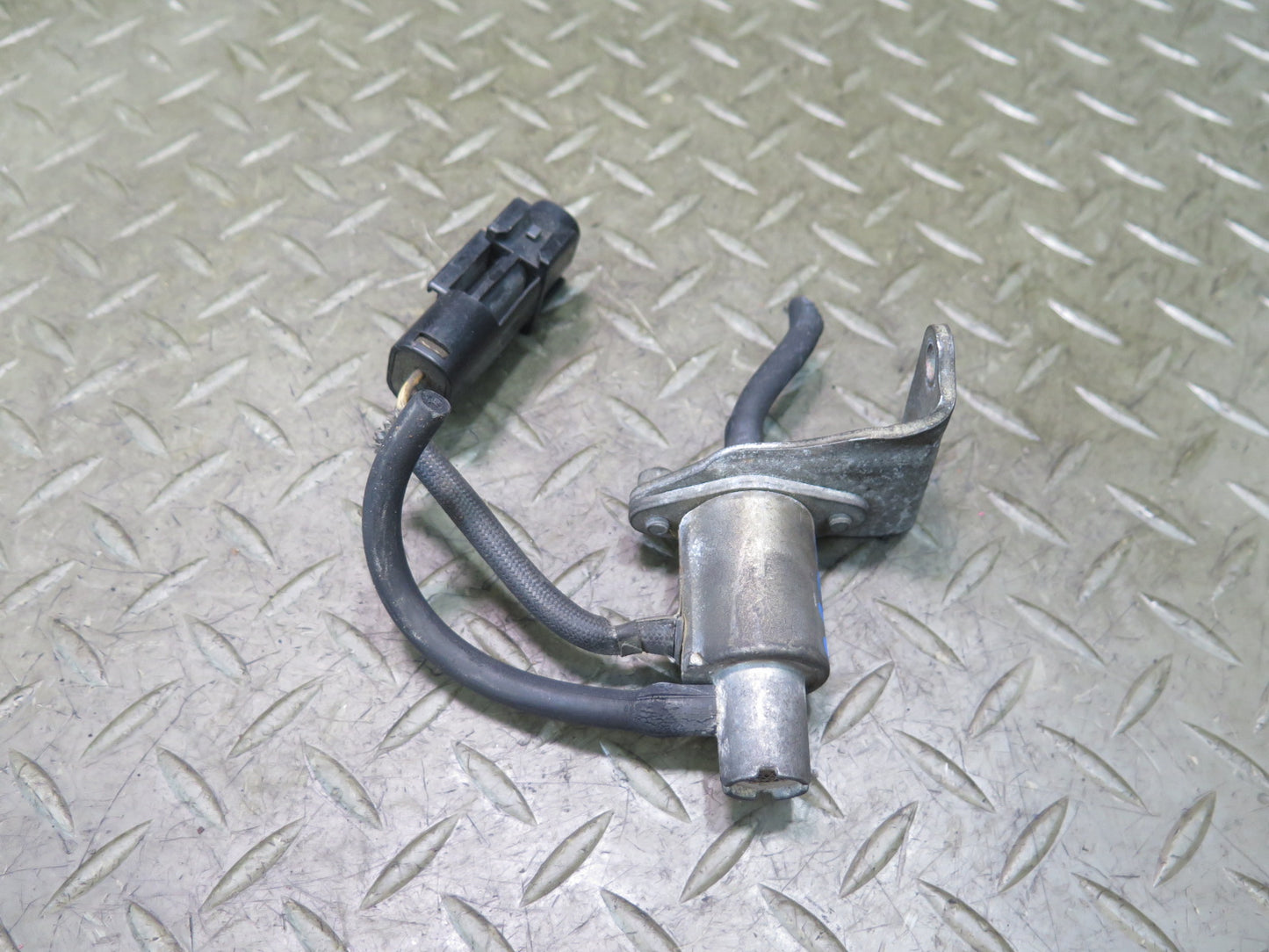 84-86 Nissan Z31 300ZX NON Turbo Vacuum Valve Solenoid GV126-117A