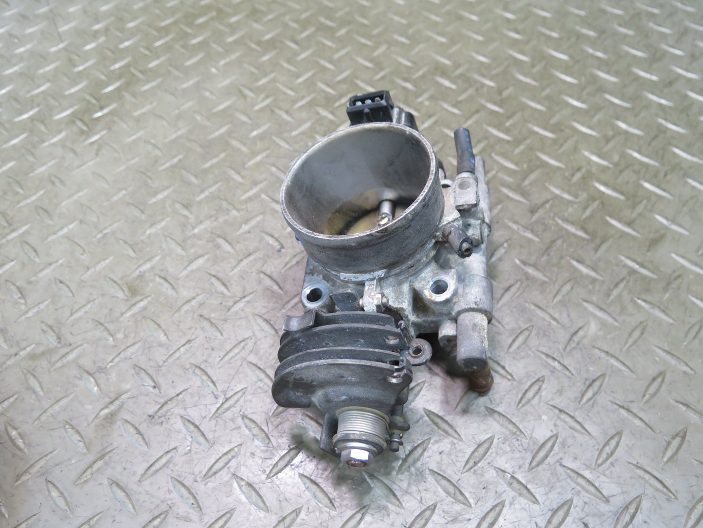 84-86 Nissan Z31 300ZX 3.0L VG30E NON Turbo Engine Throttle Body OEM