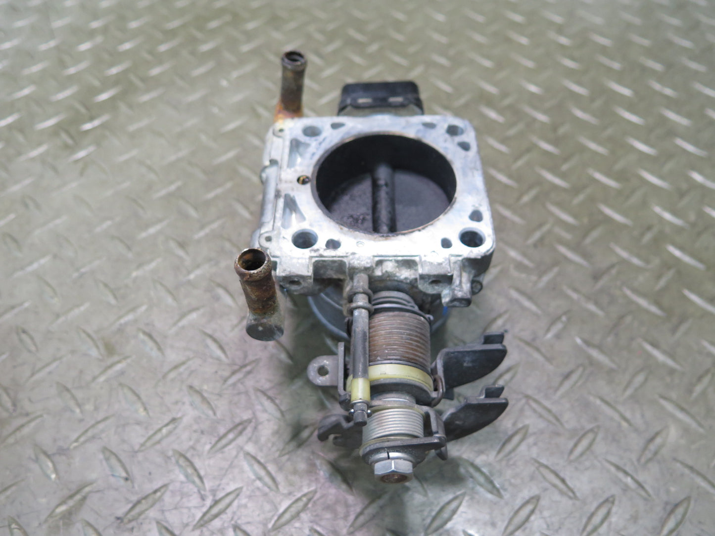 84-86 Nissan Z31 300ZX 3.0L VG30E NON Turbo Engine Throttle Body OEM