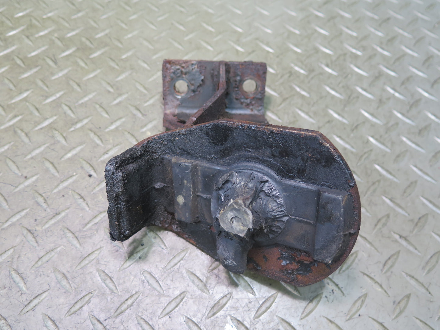 84-86 Nissan Z31 300ZX VG30E NA Set of 2 Engine Motor Mount Support OEM