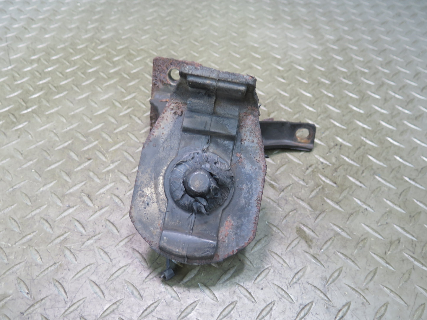 84-86 Nissan Z31 300ZX VG30E NA Set of 2 Engine Motor Mount Support OEM